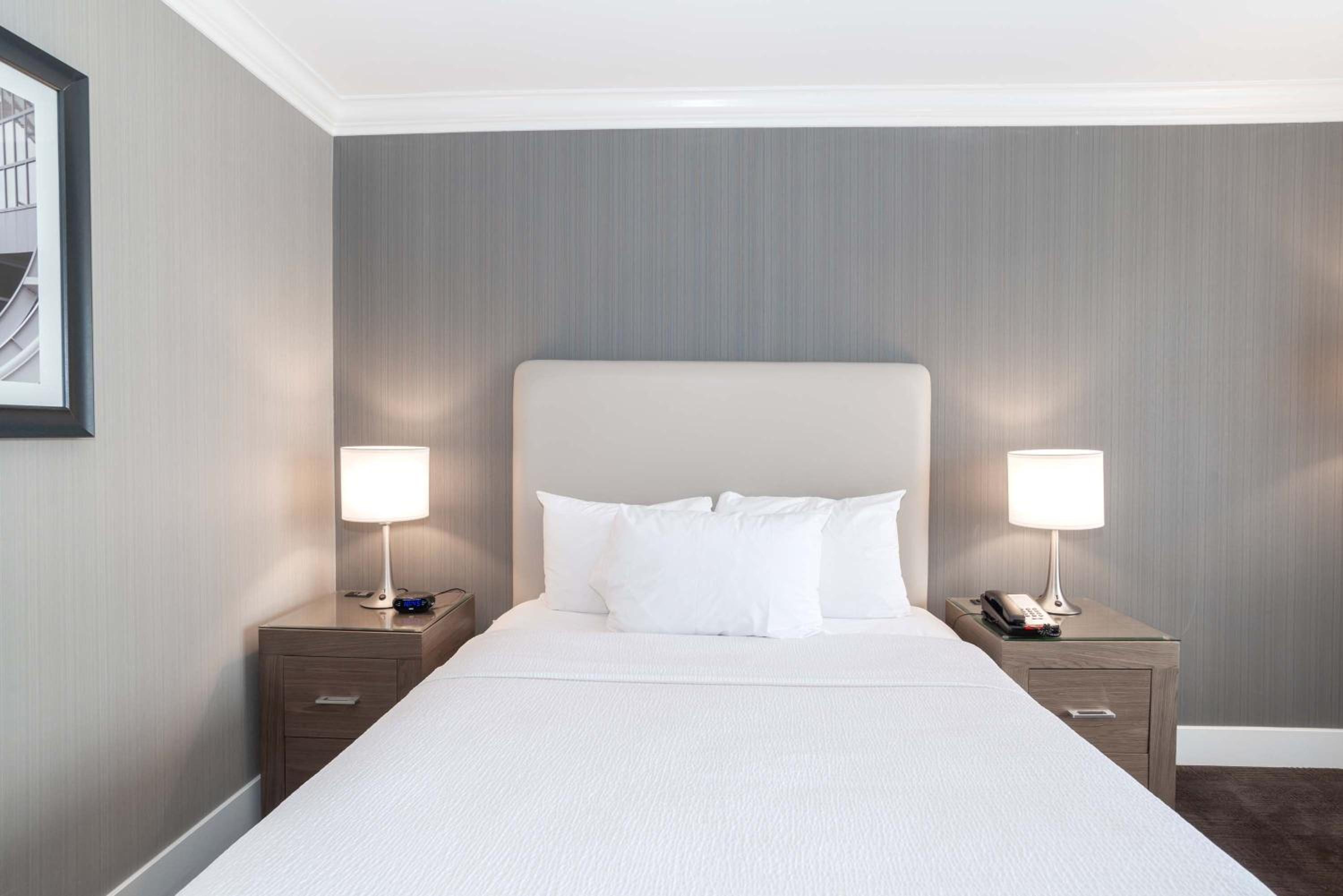 Standard Room, 1 Queen Bed - Photo 3