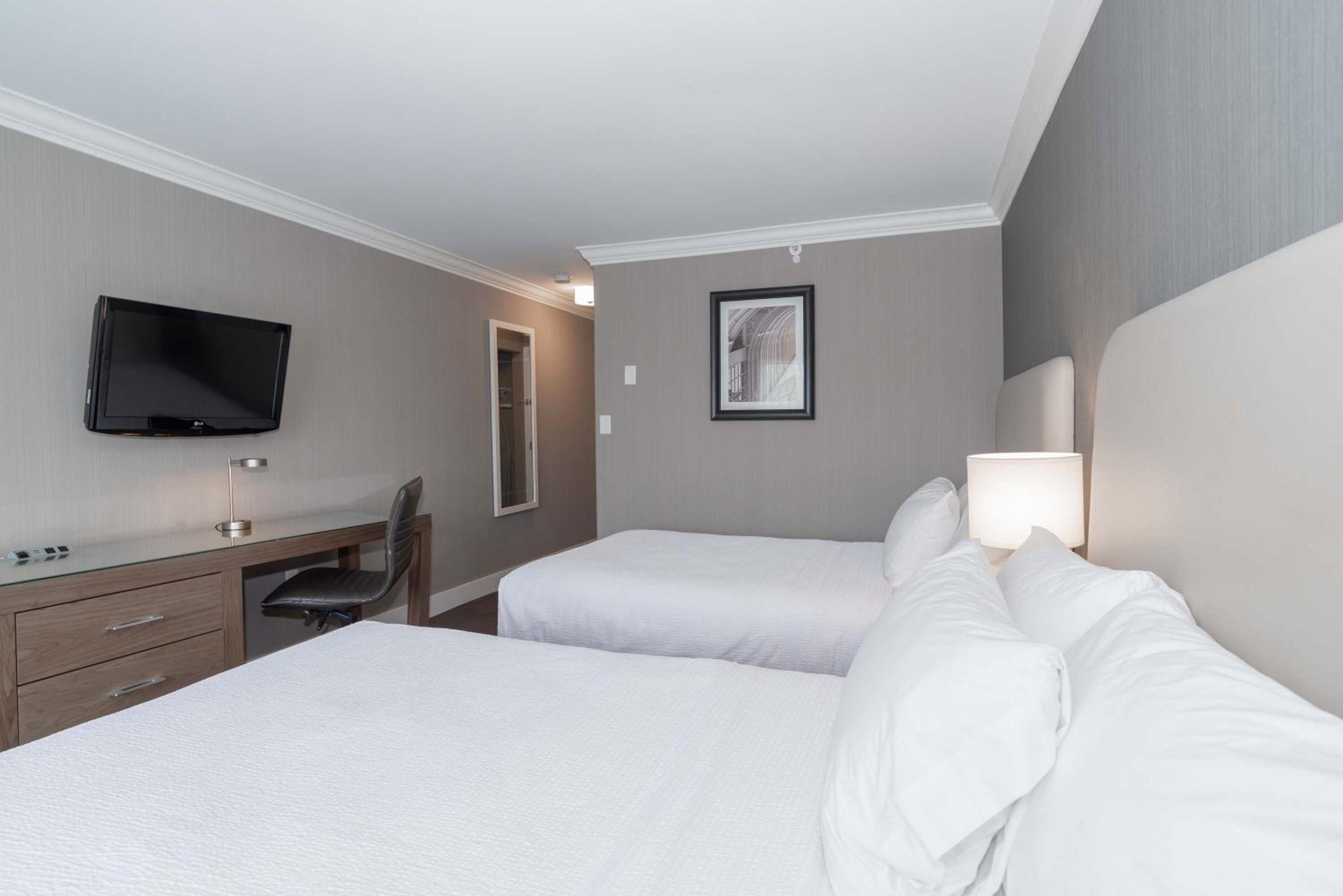 Standard Room, 2 Double Beds - Photo 2