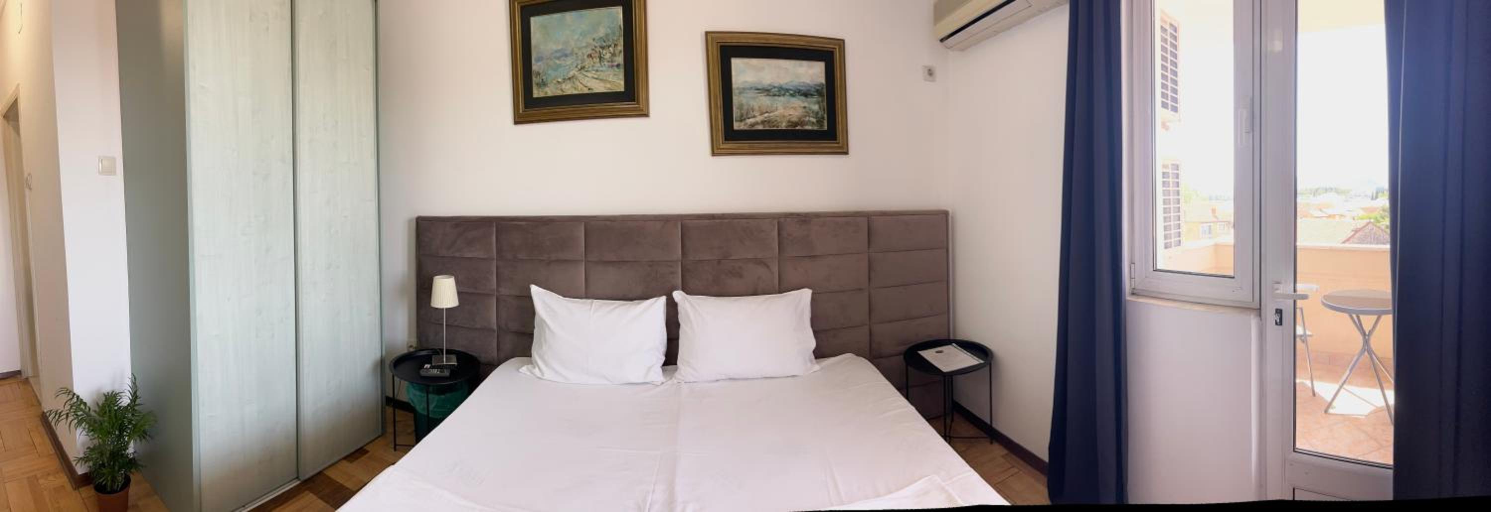 Double Room - Photo 9