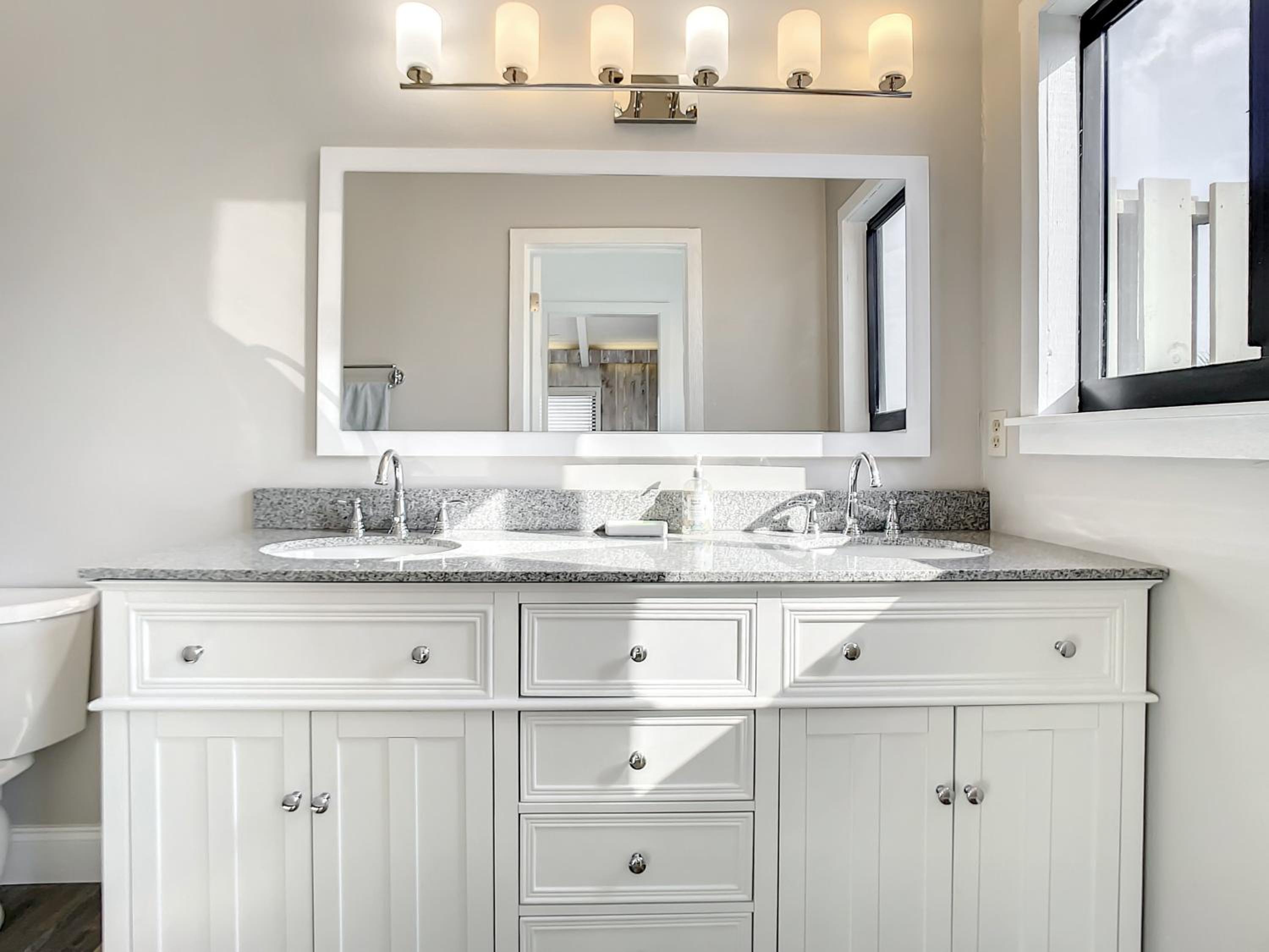 Three-Bedroom House photo 3
