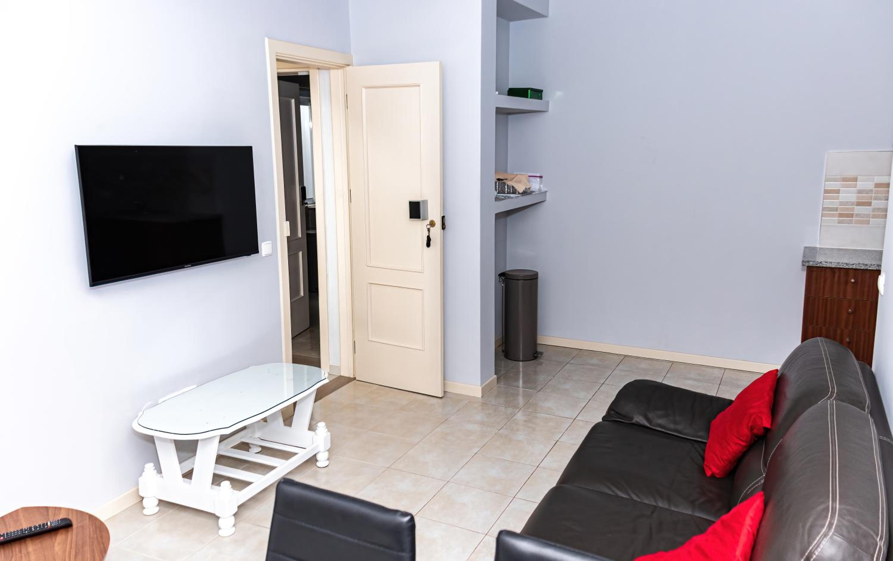 One-Bedroom Apartment photo 3