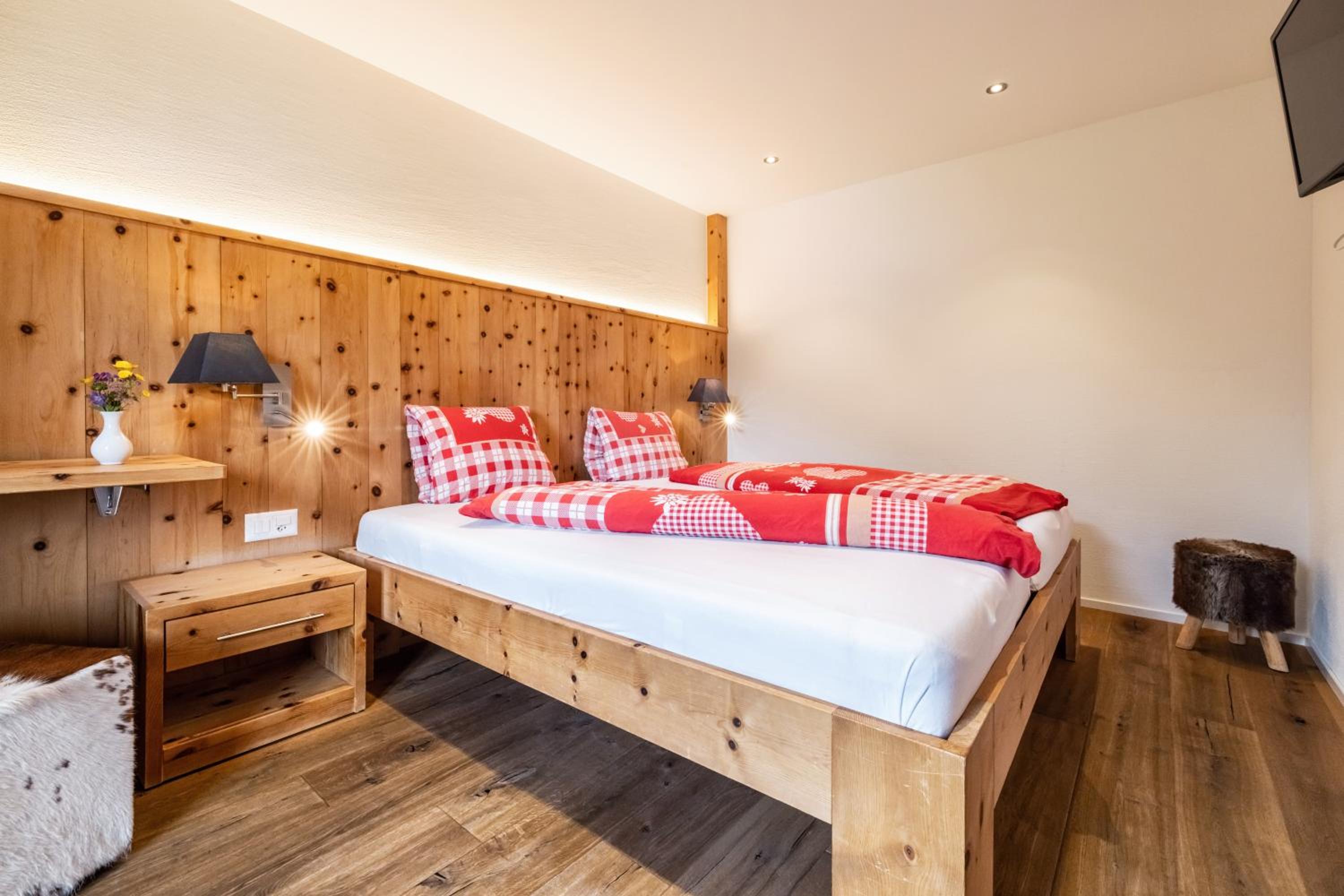 Double Room with Mountain View - Photo 3