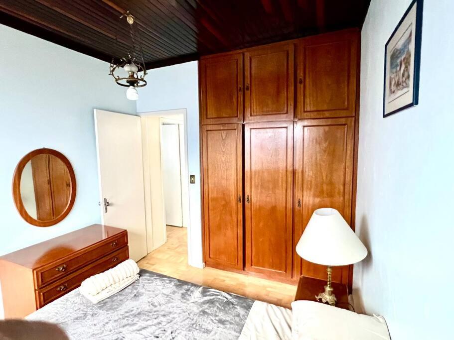 Six-Bedroom House photo 3