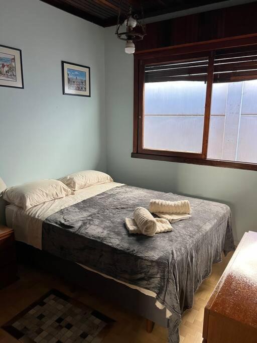 Six-Bedroom House photo 2