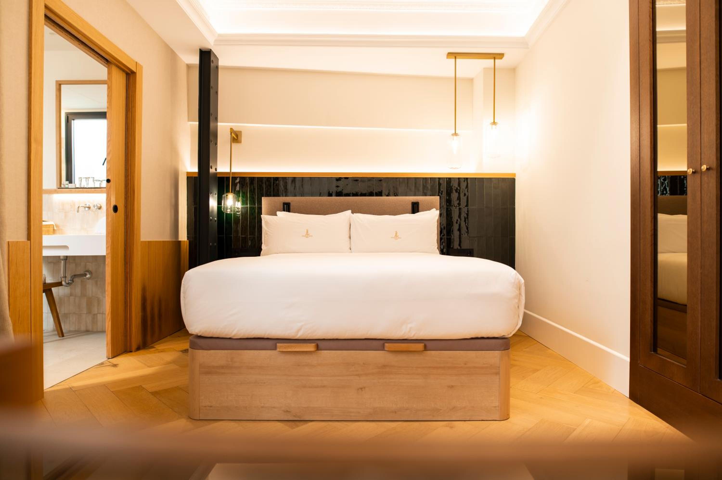 Basic Economic Double Room - Photo 8