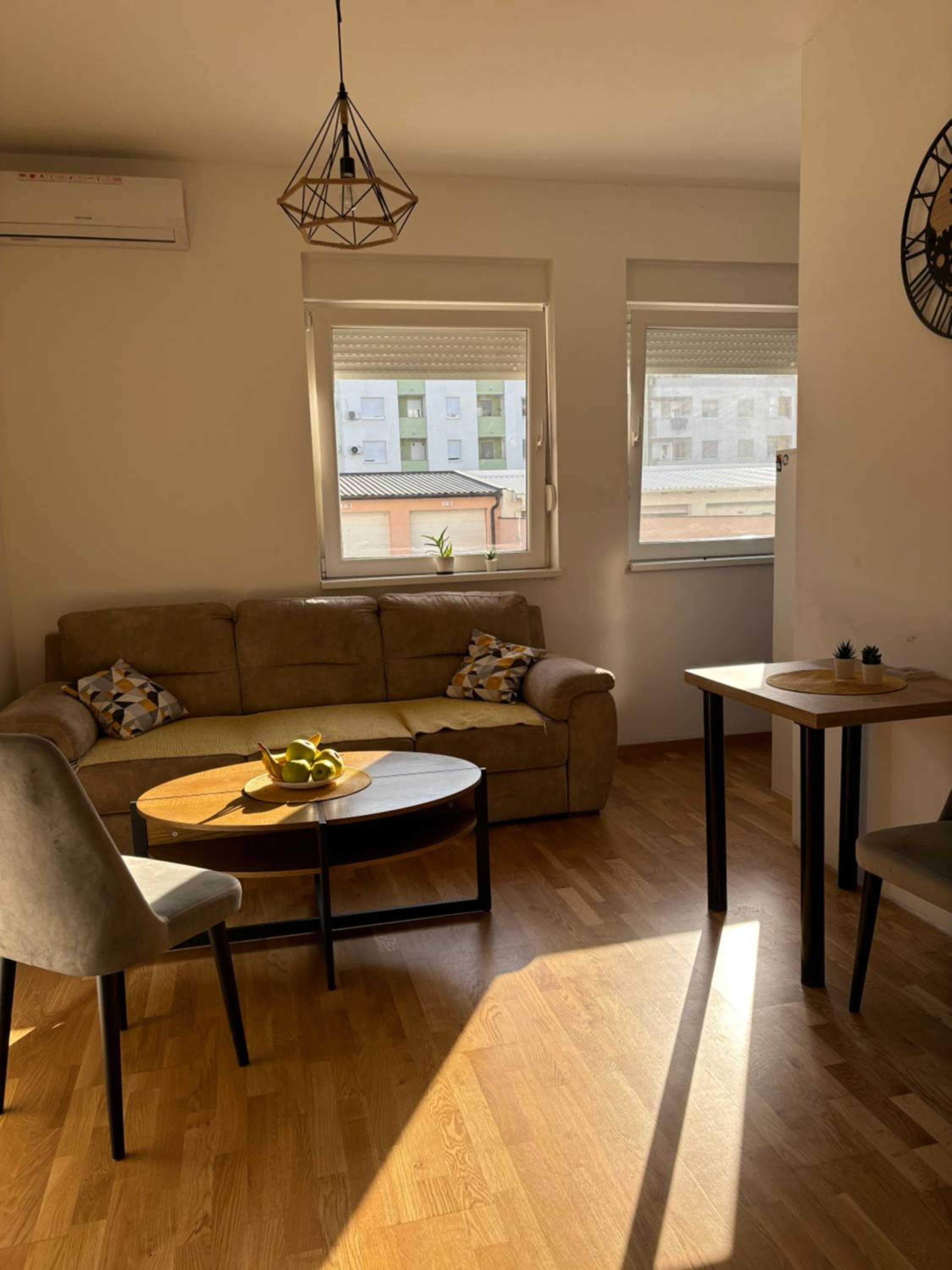 One-Bedroom Apartment photo 1