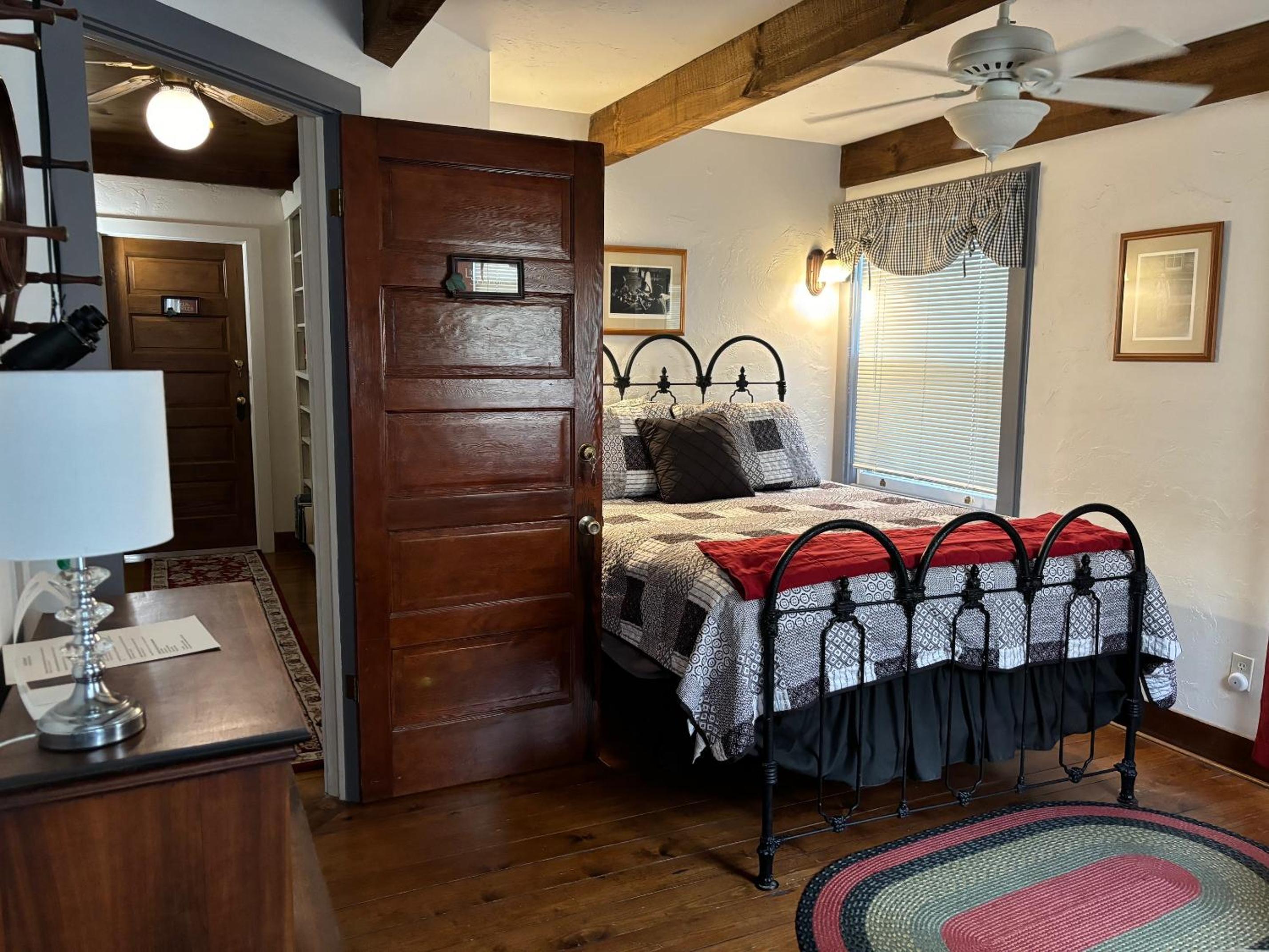 Standard Queen Room photo 3