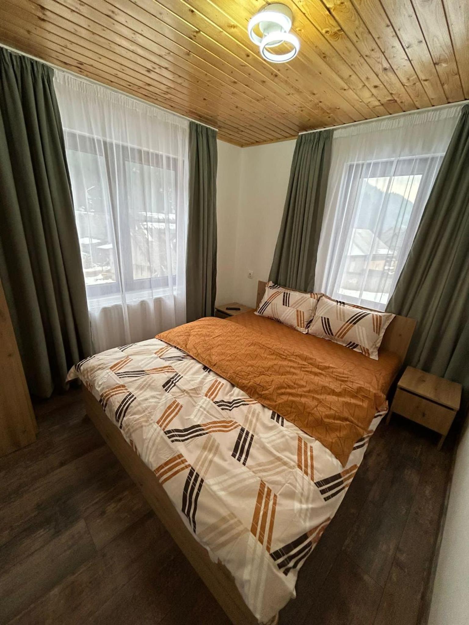 Five-Bedroom House photo 3