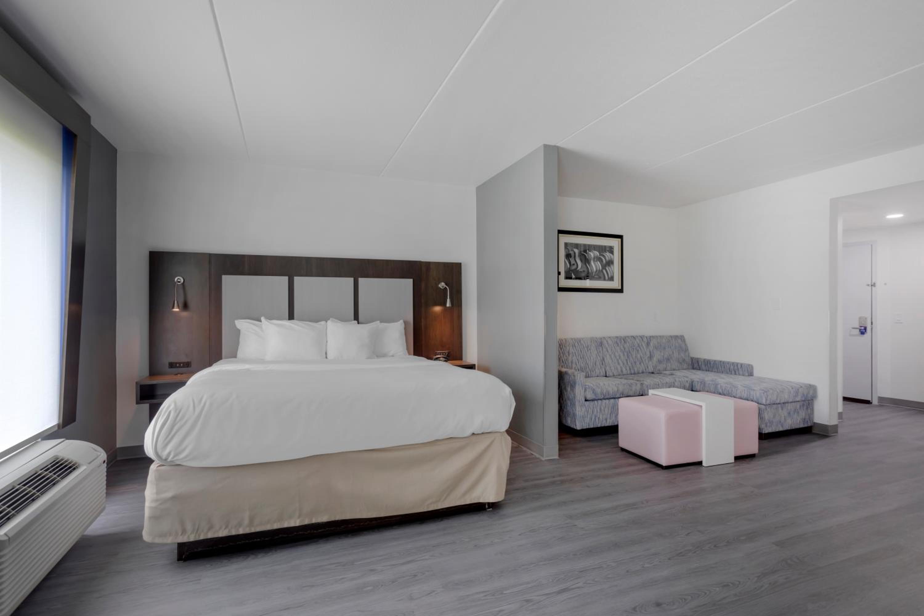 King Suite - Non-Smoking - Photo 1