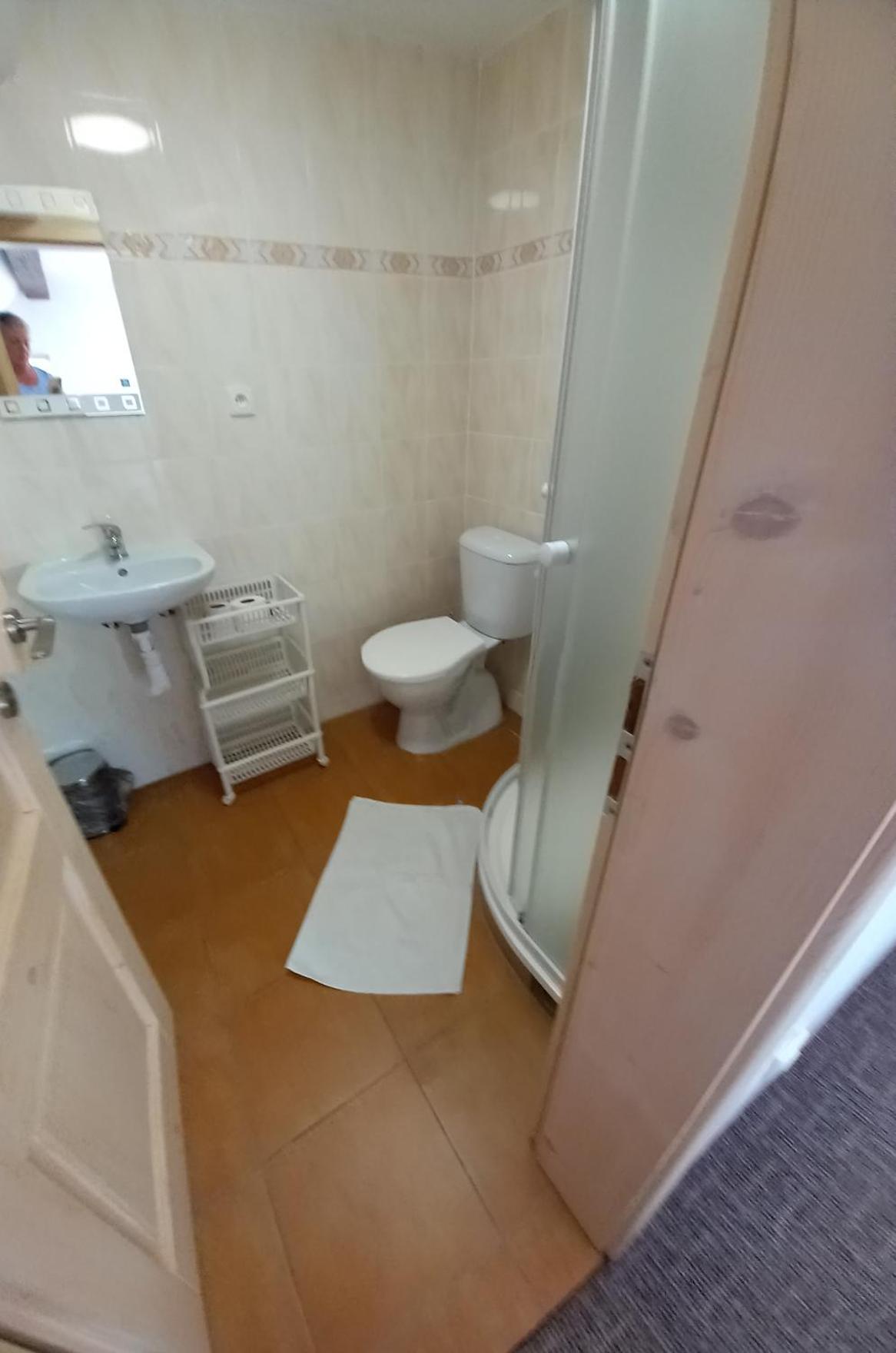 Twin Room with Private Bathroom photo 2