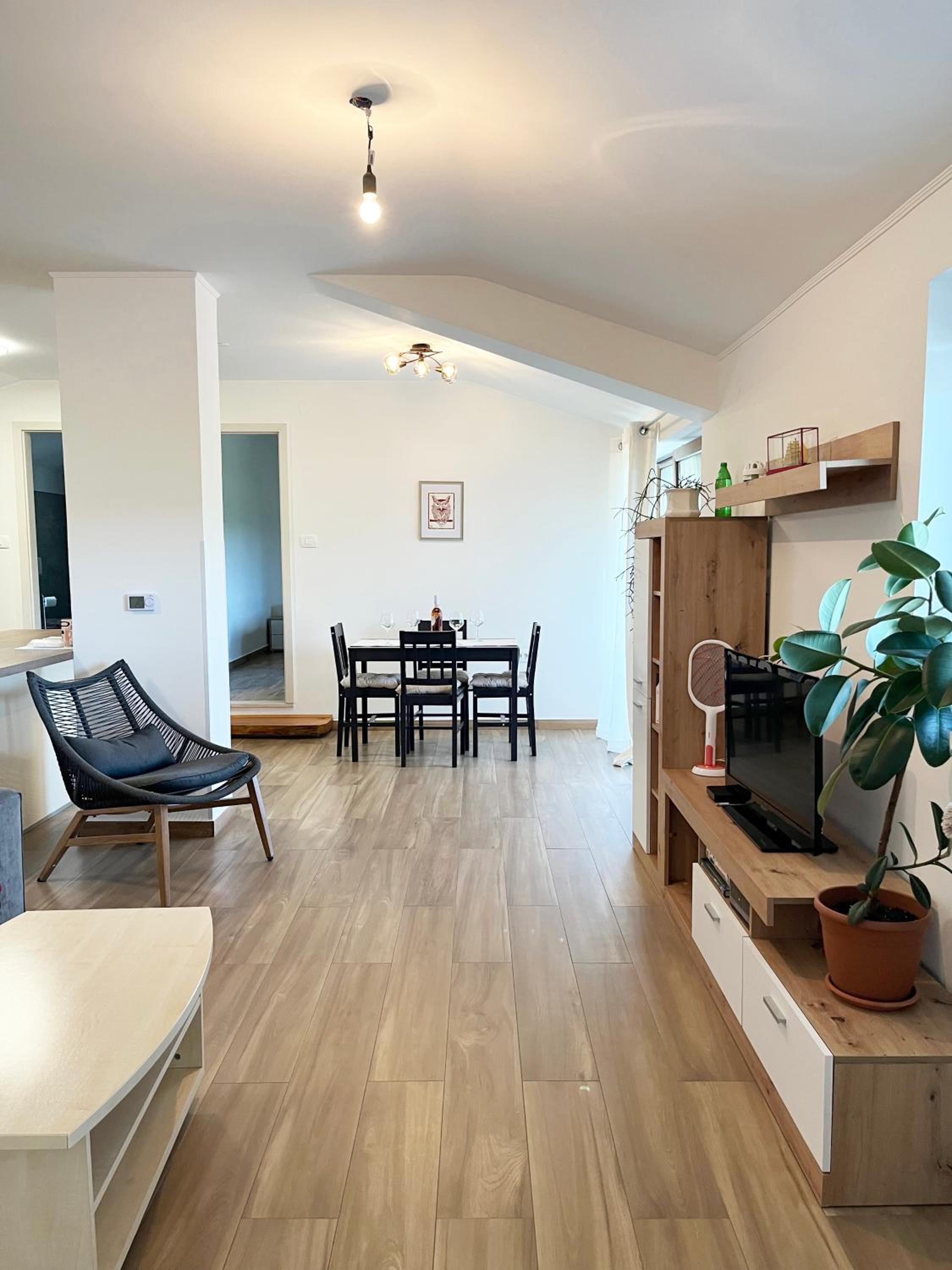 One-Bedroom Apartment photo 1