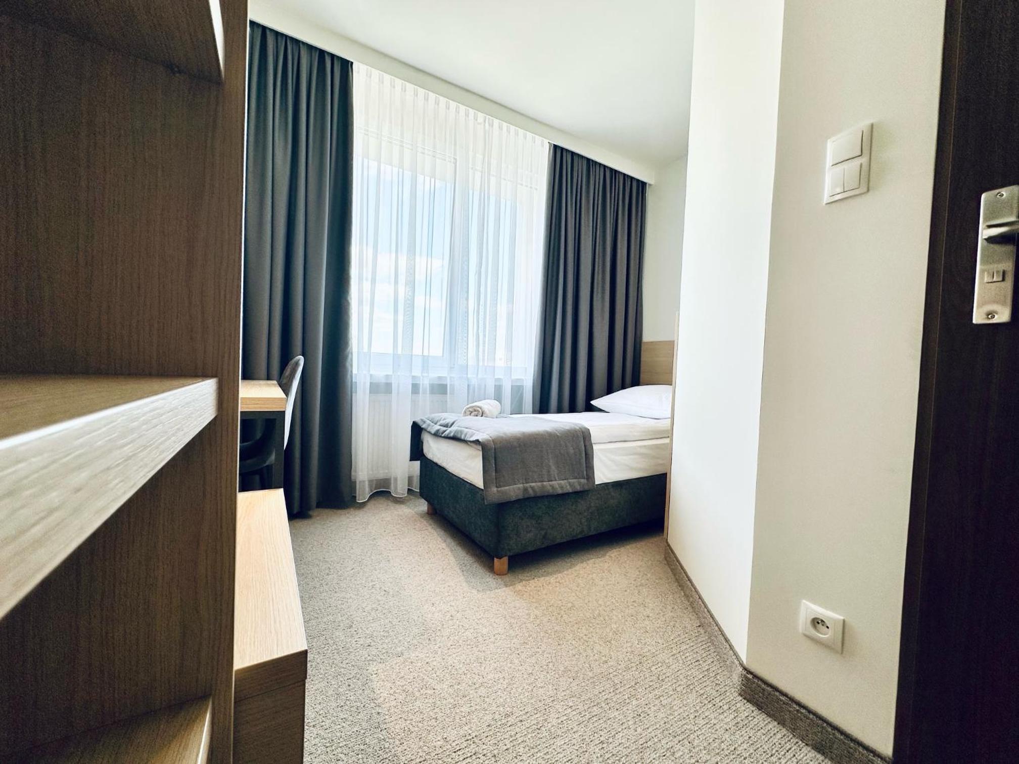 Small Single Room photo 3