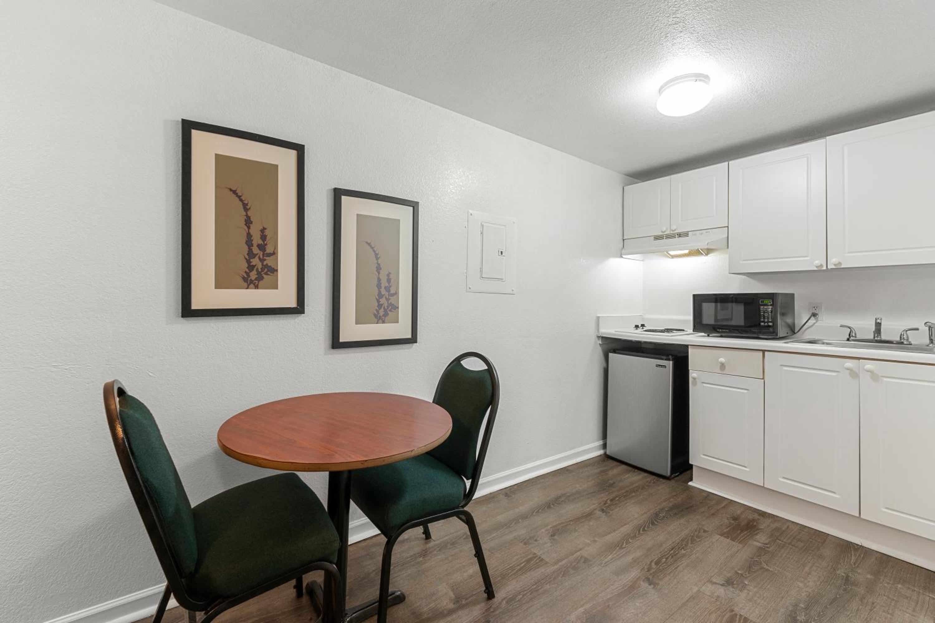 Single Room with Bathroom photo 2