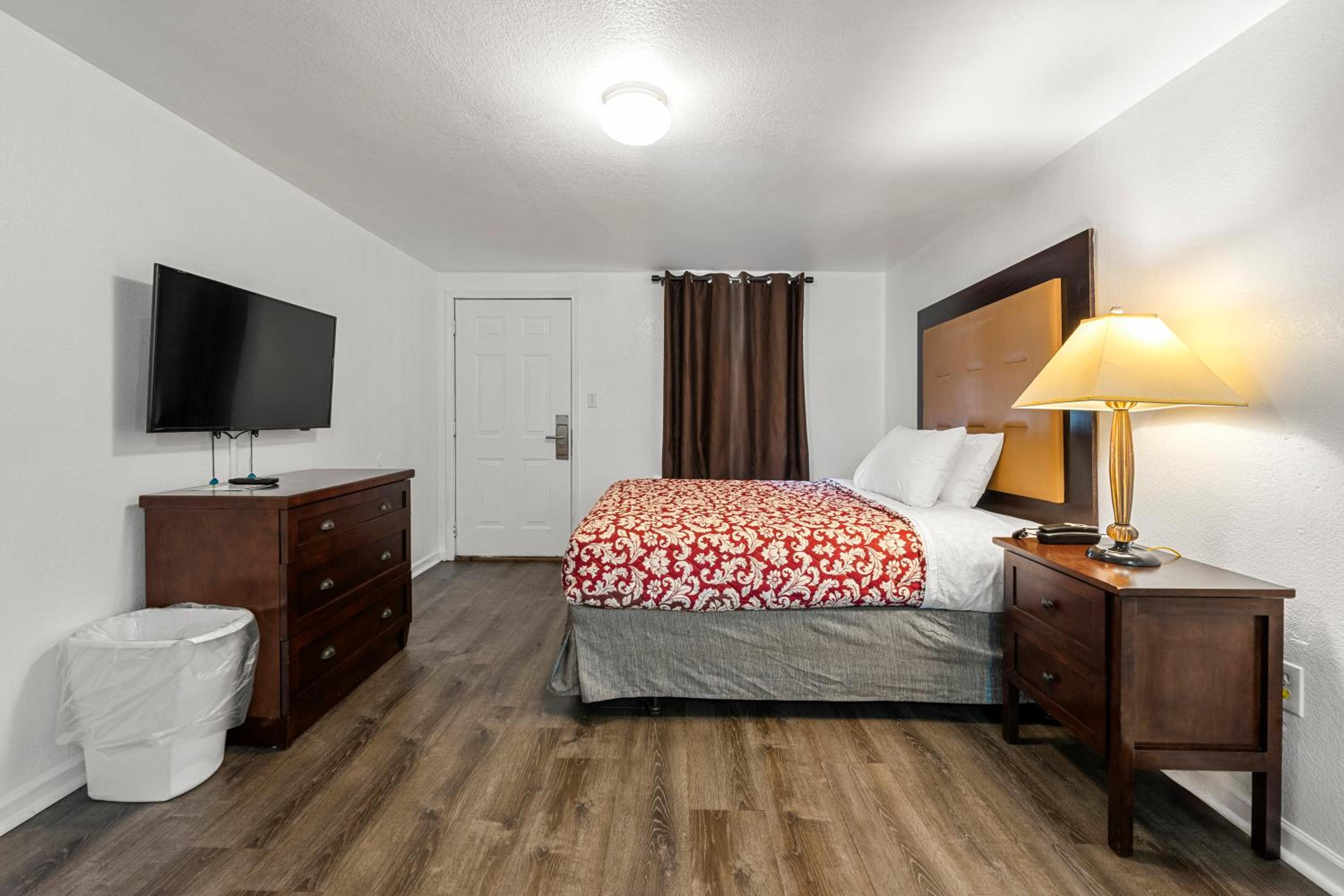 Single Room with Bathroom photo 3