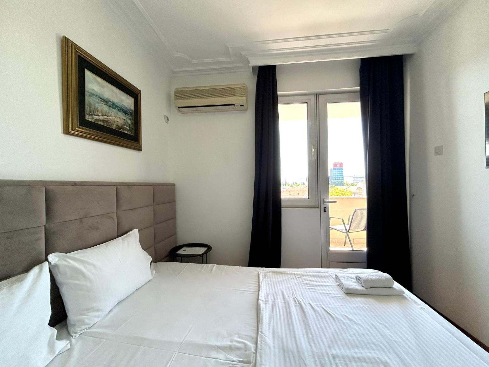 Double Room - Photo 7