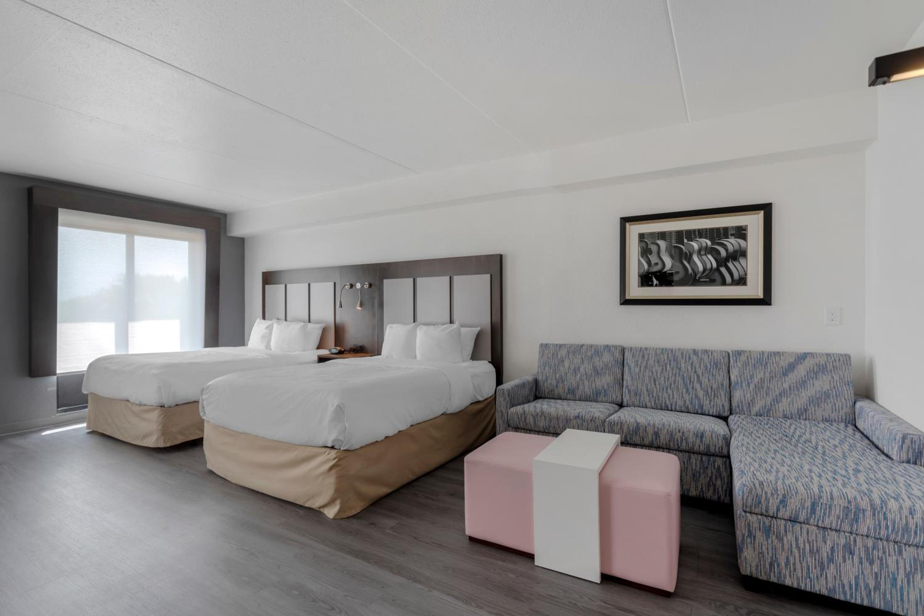 Queen Suite with Two Queen Beds - Non-Smoking - Photo 3