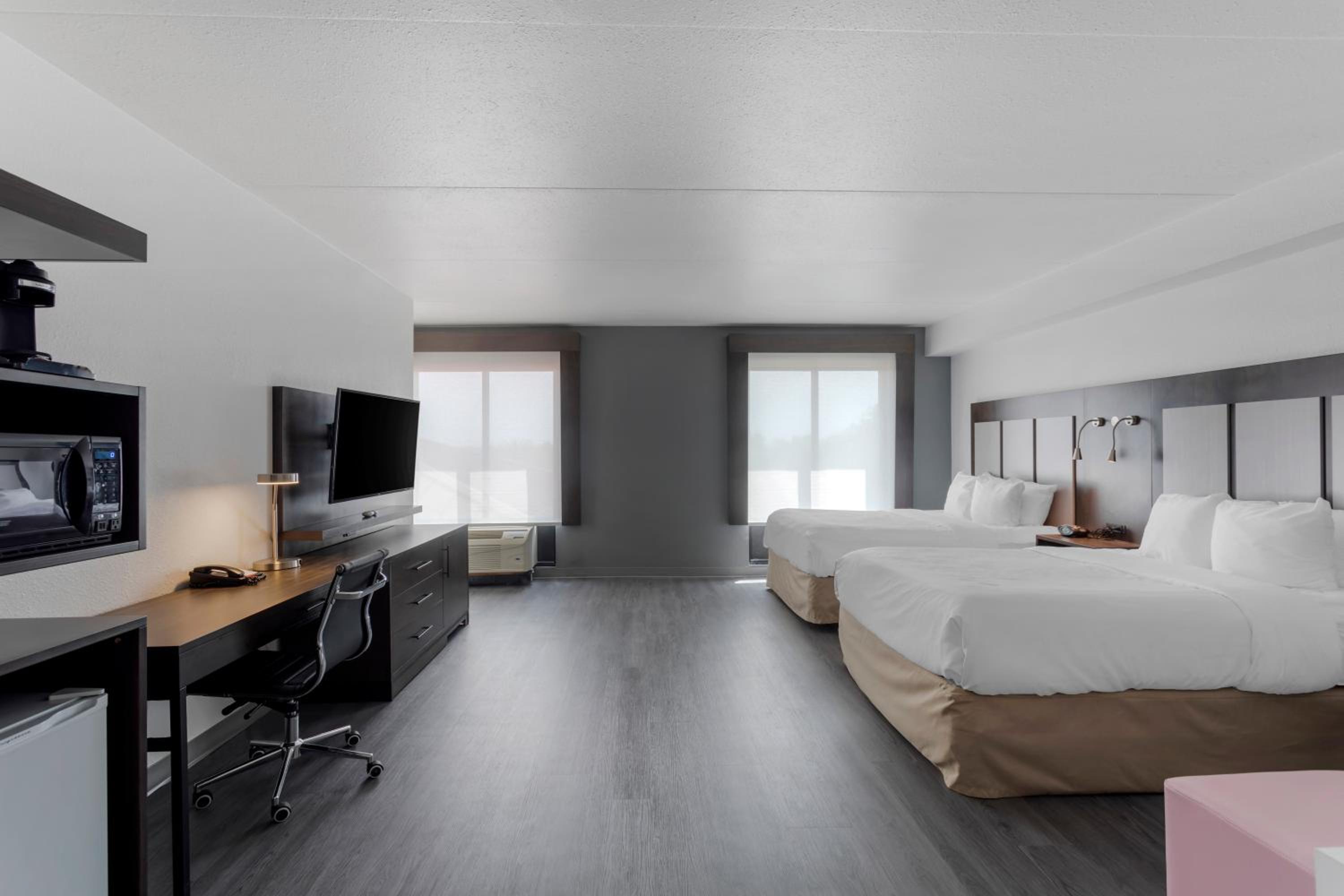 Suite with Two Queen Beds - Accessible/Non Smoking - Photo 2