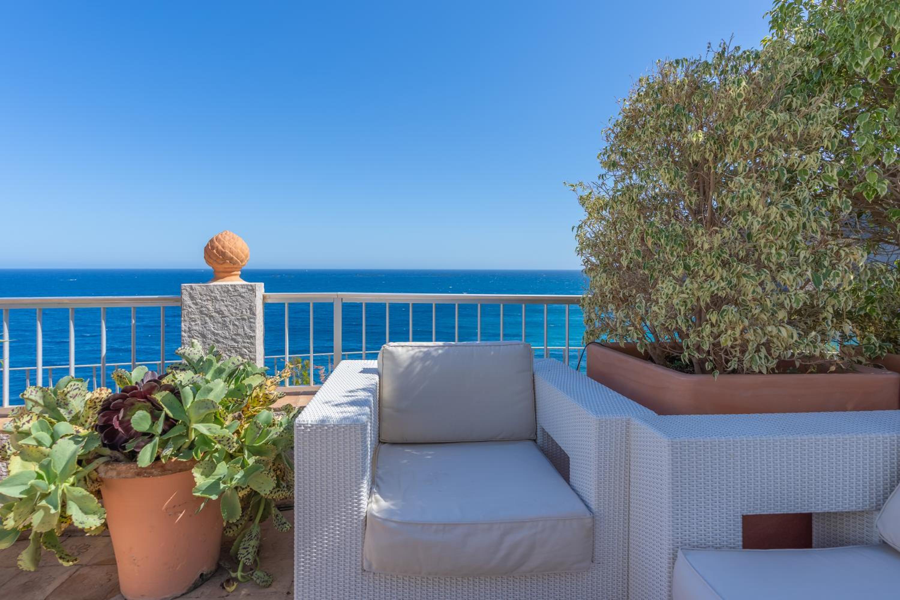 Bungalow with Sea View photo 3