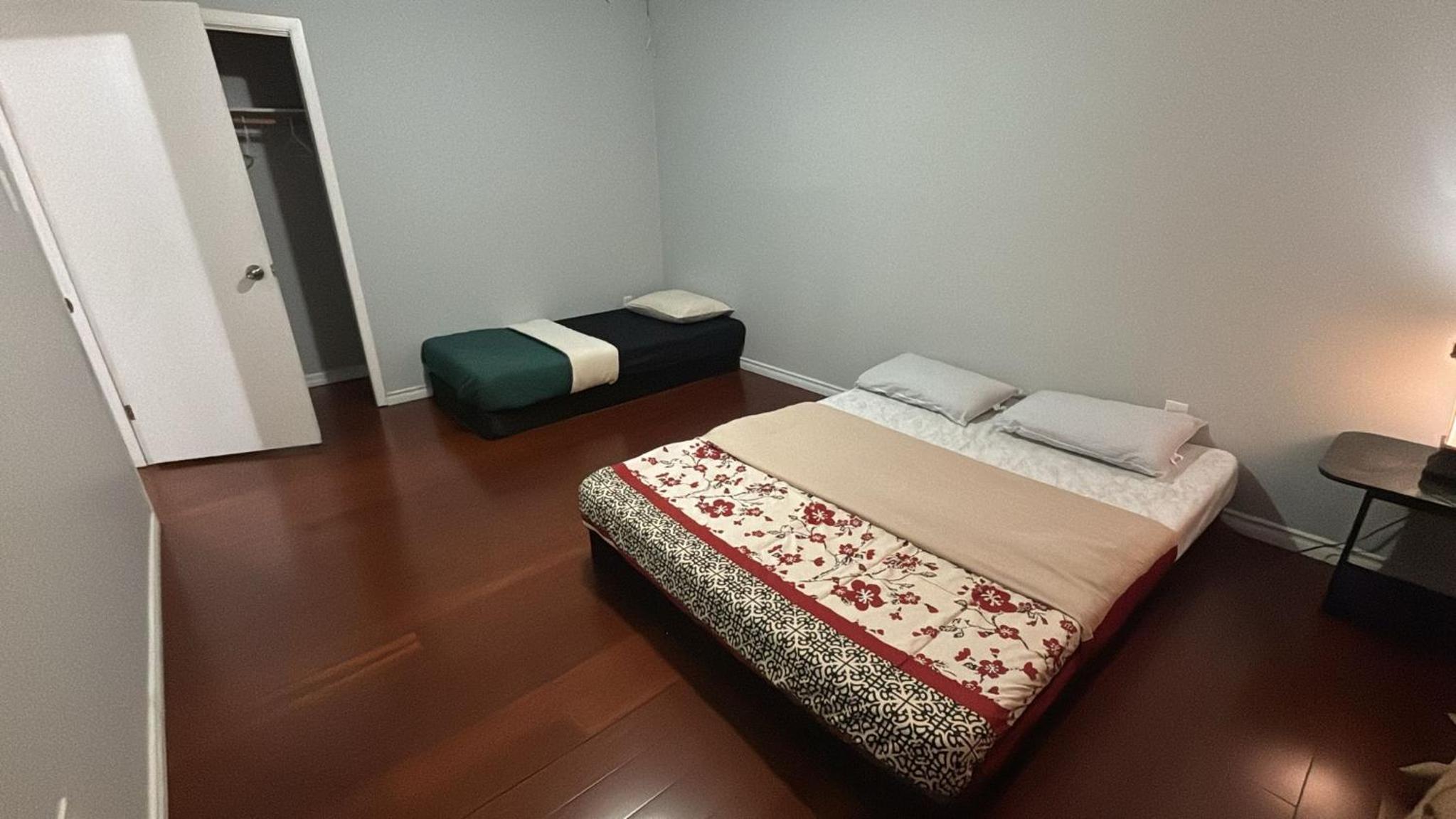 Economy Triple Room photo 3