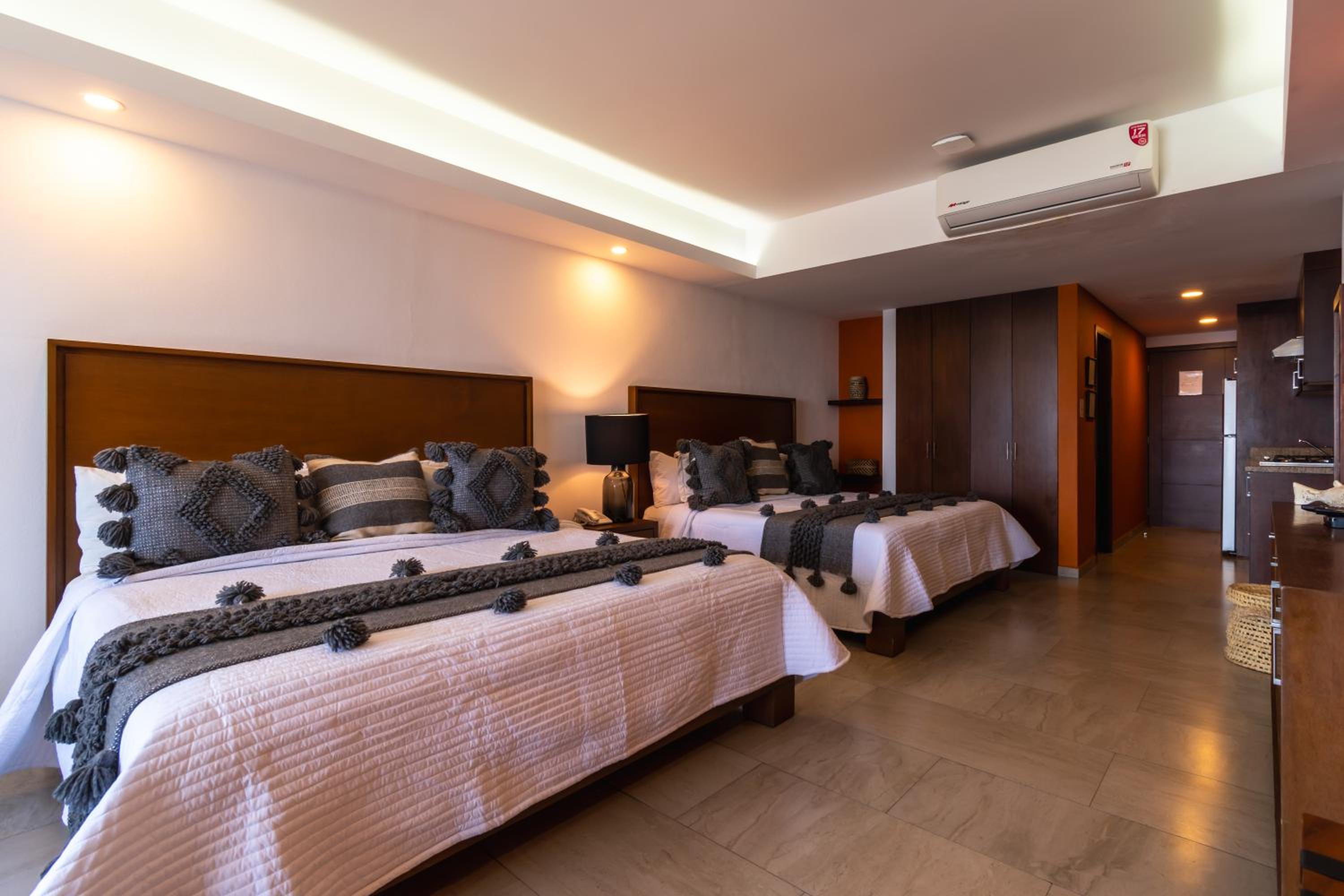 Grand Pacific Vista Double King Deluxe Suite - Photo 1