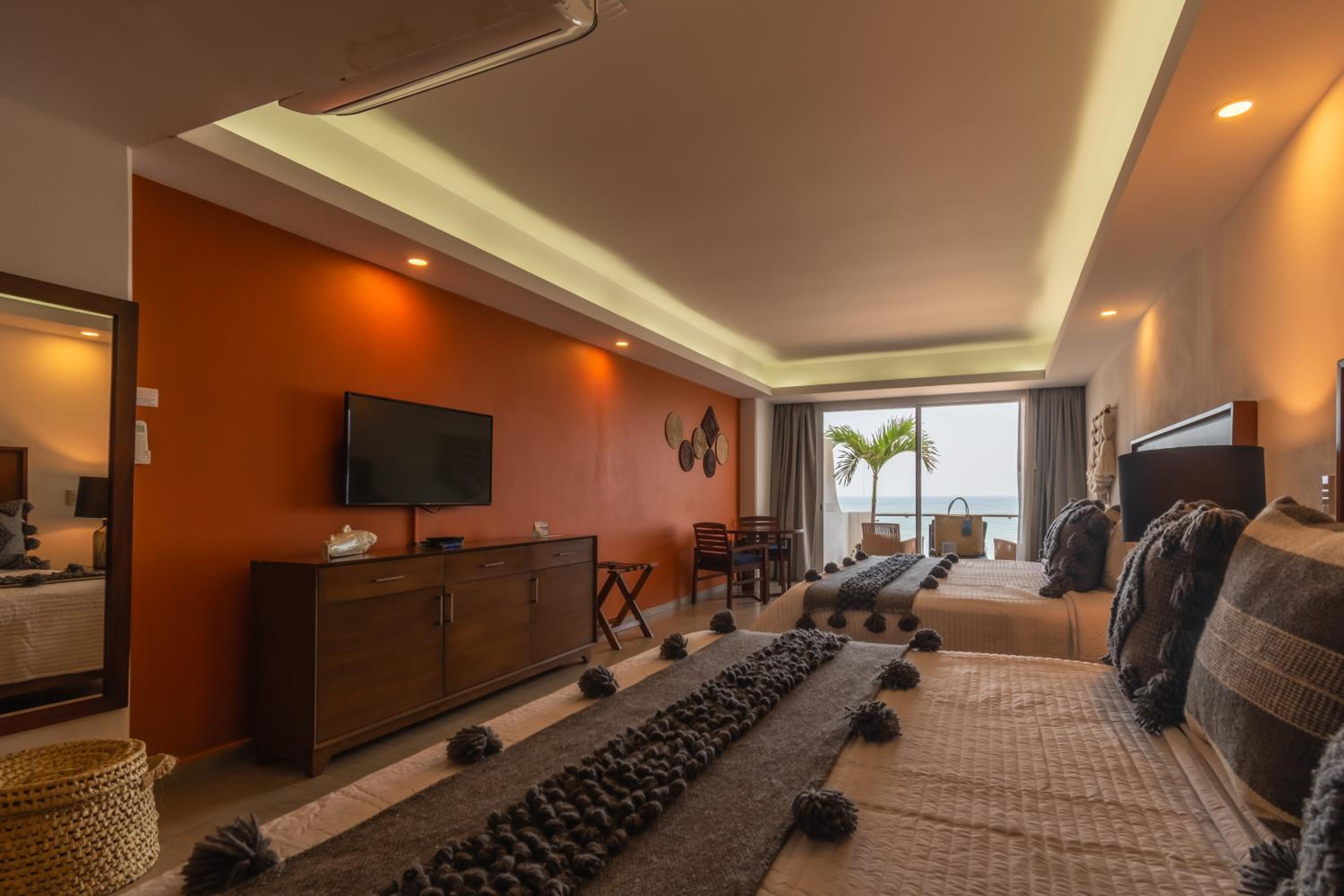 Grand Pacific Vista Double King Deluxe Suite - Photo 3