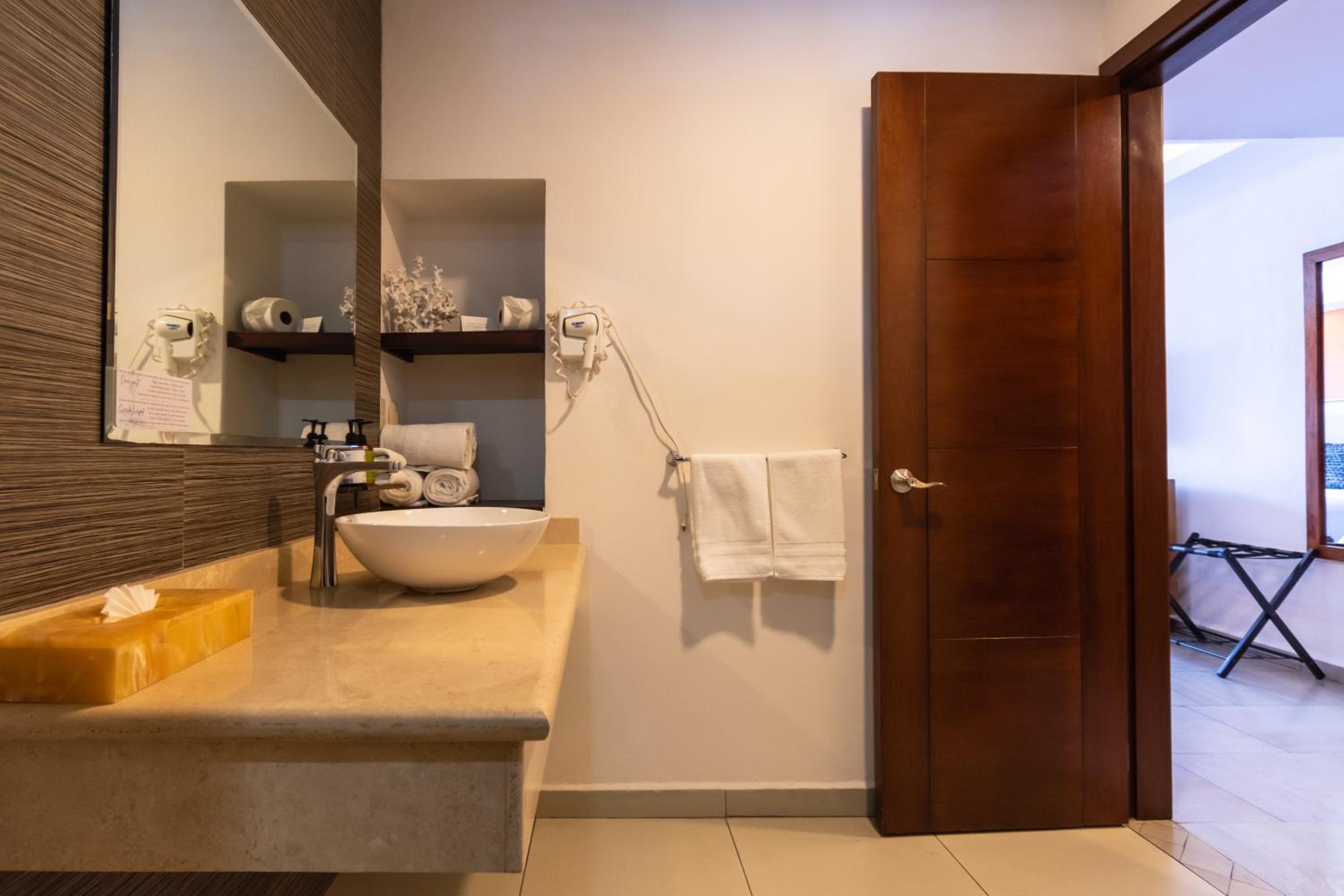 Grand Pacific Vista Double King Deluxe Suite - Photo 6