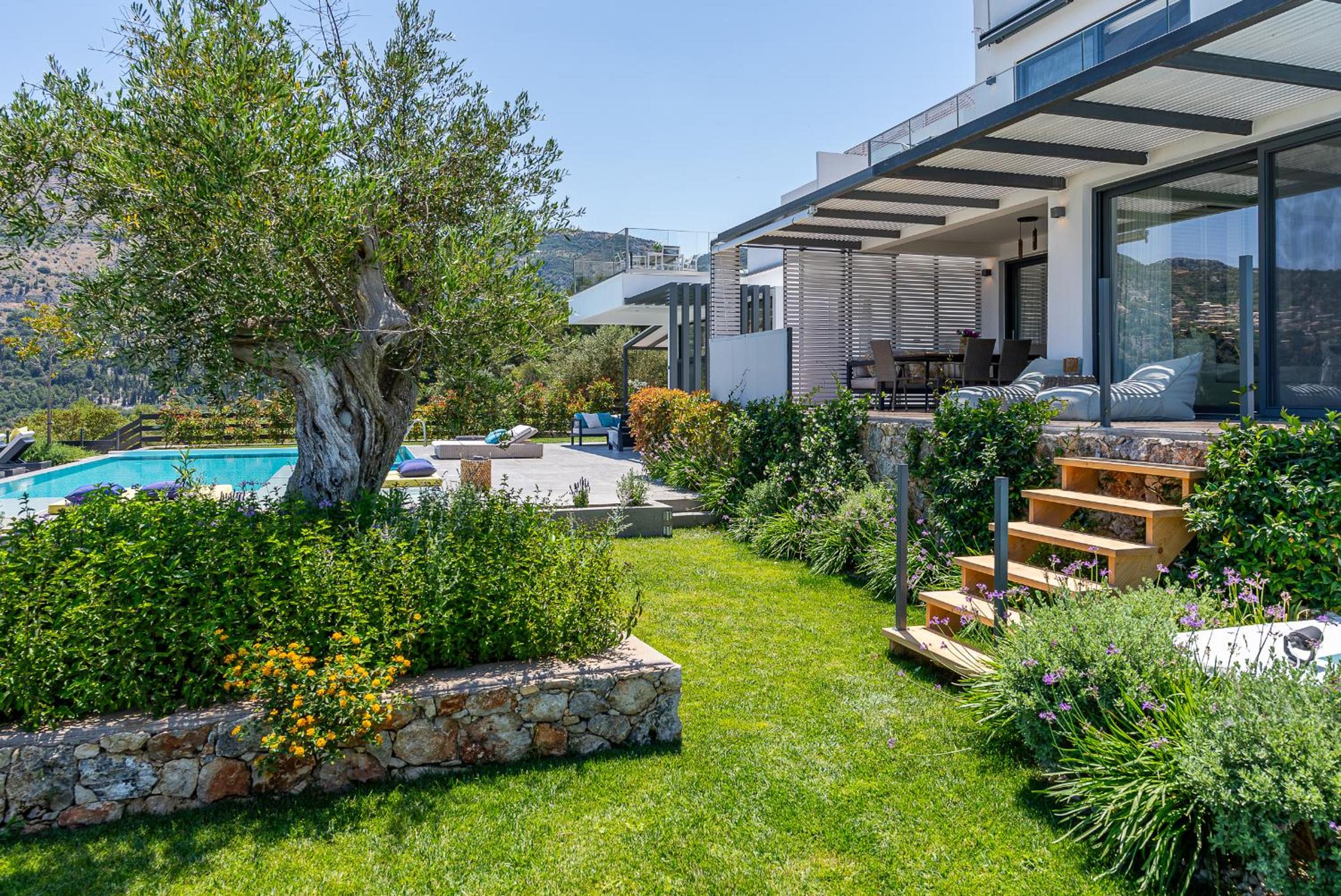 Three-Bedroom Villa photo 2