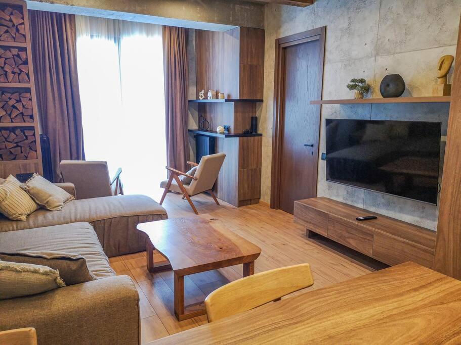 One-Bedroom Apartment photo 1