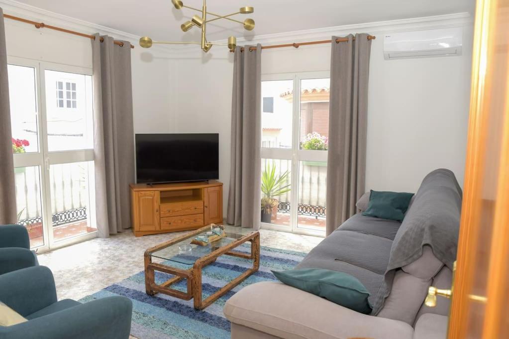 Apartamento de tres habitaciones con balcón
