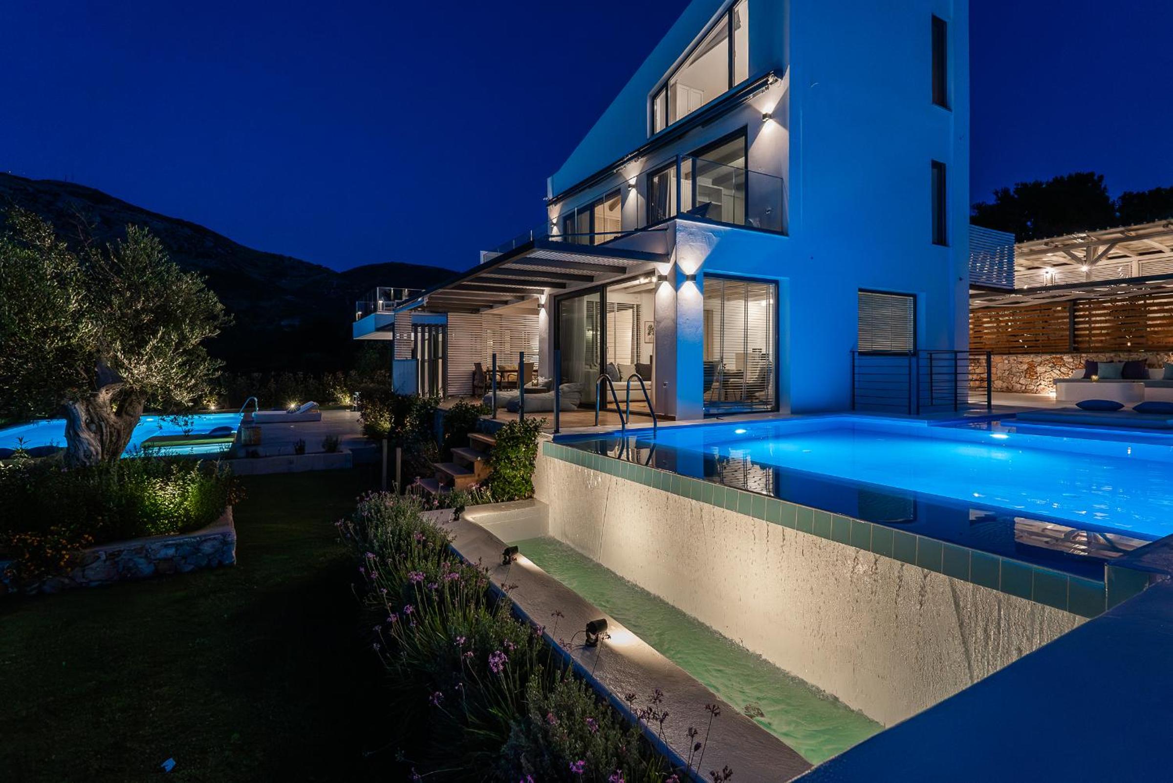 Three-Bedroom Villa photo 3