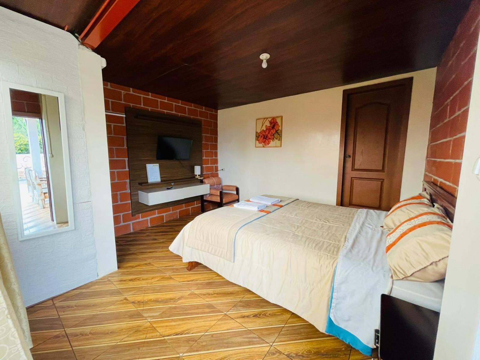 Standard Queen Room photo 3