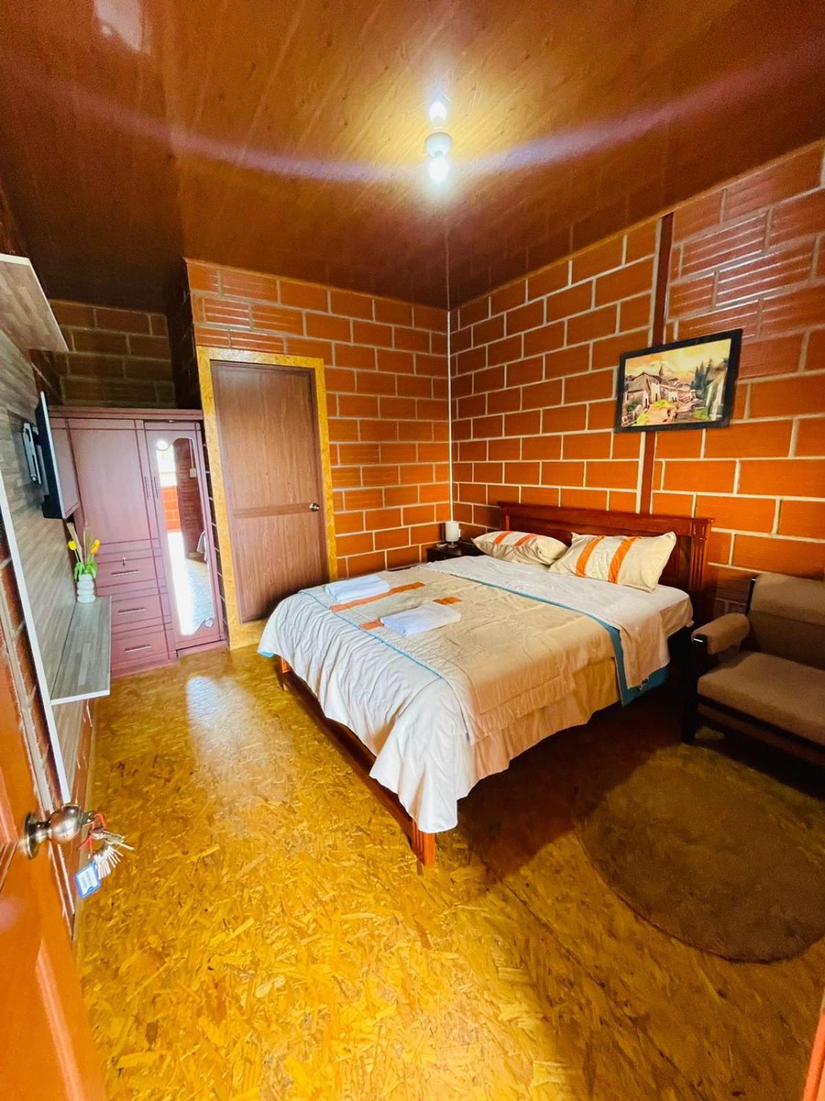 Standard Queen Room photo 2