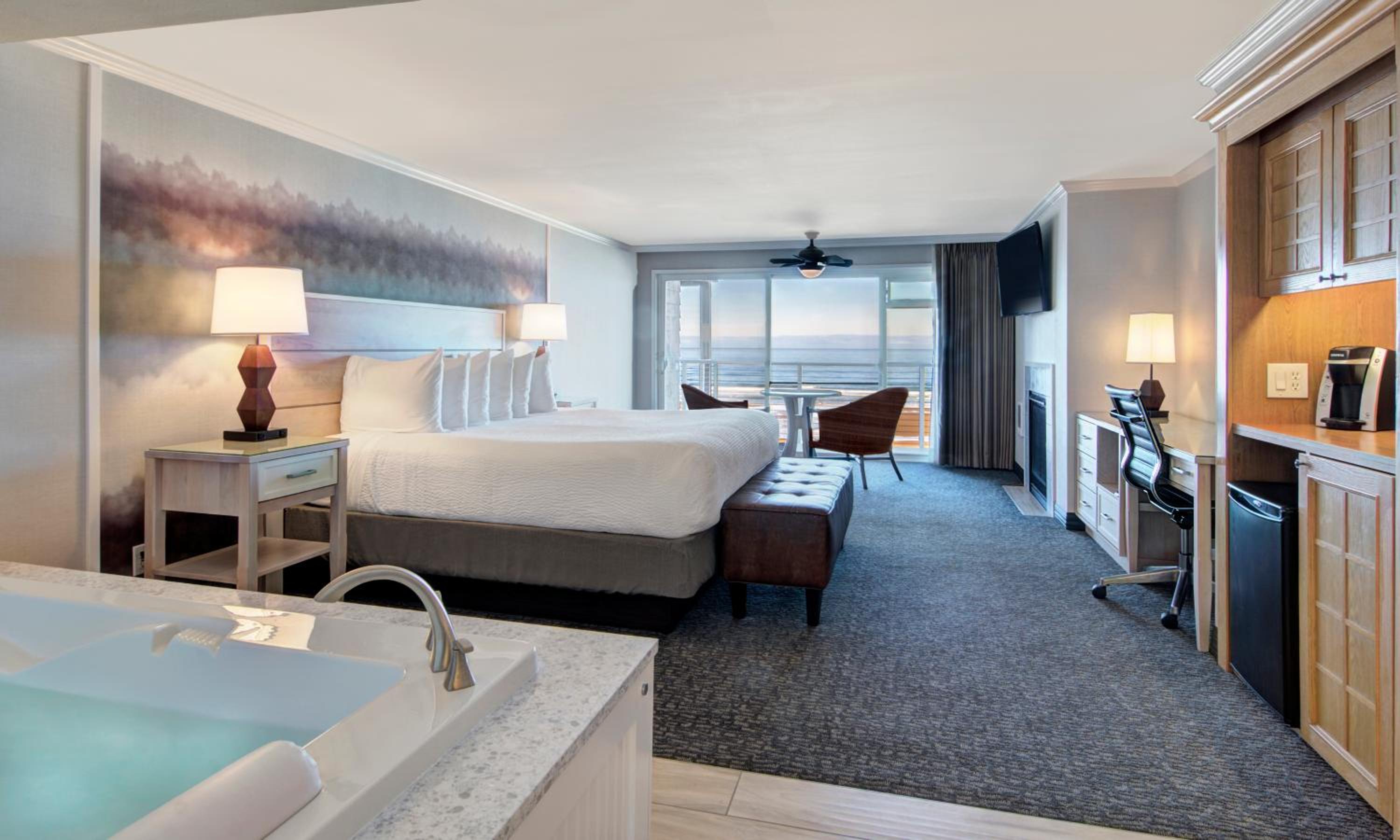 Oceanfront King Spa Non Pet photo 3
