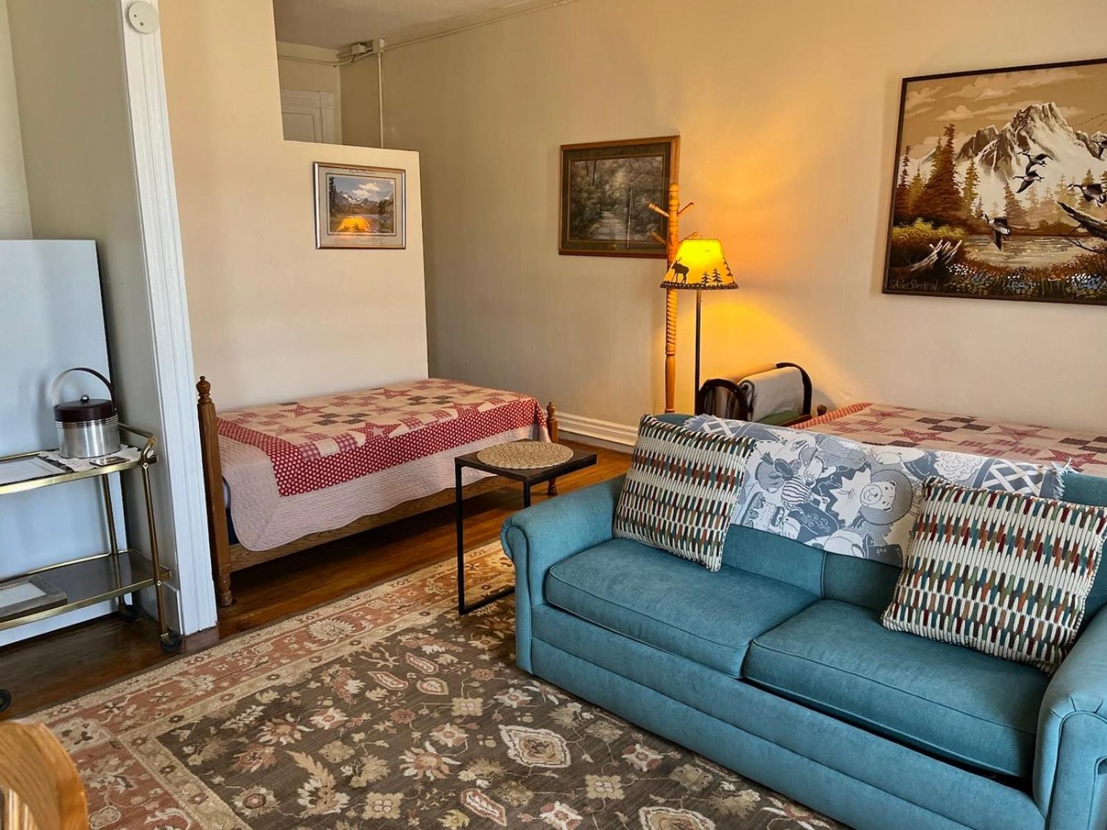Classic One-Bedroom Apartment with King Bed photo 2