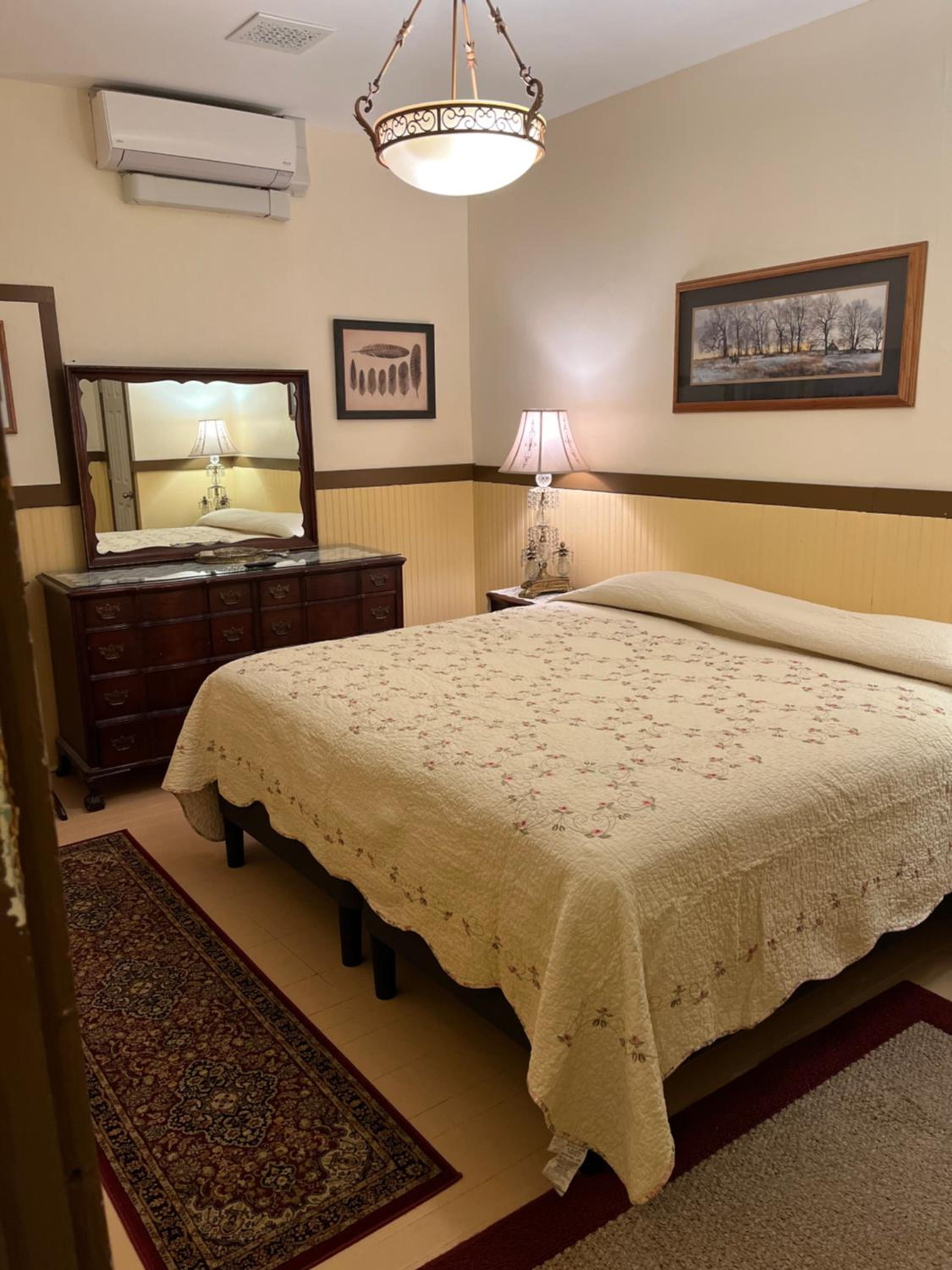 Classic One-Bedroom Apartment with King Bed