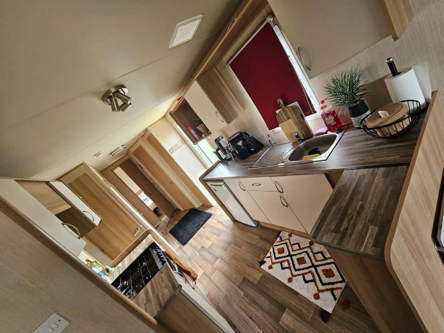 Three-Bedroom House photo 2