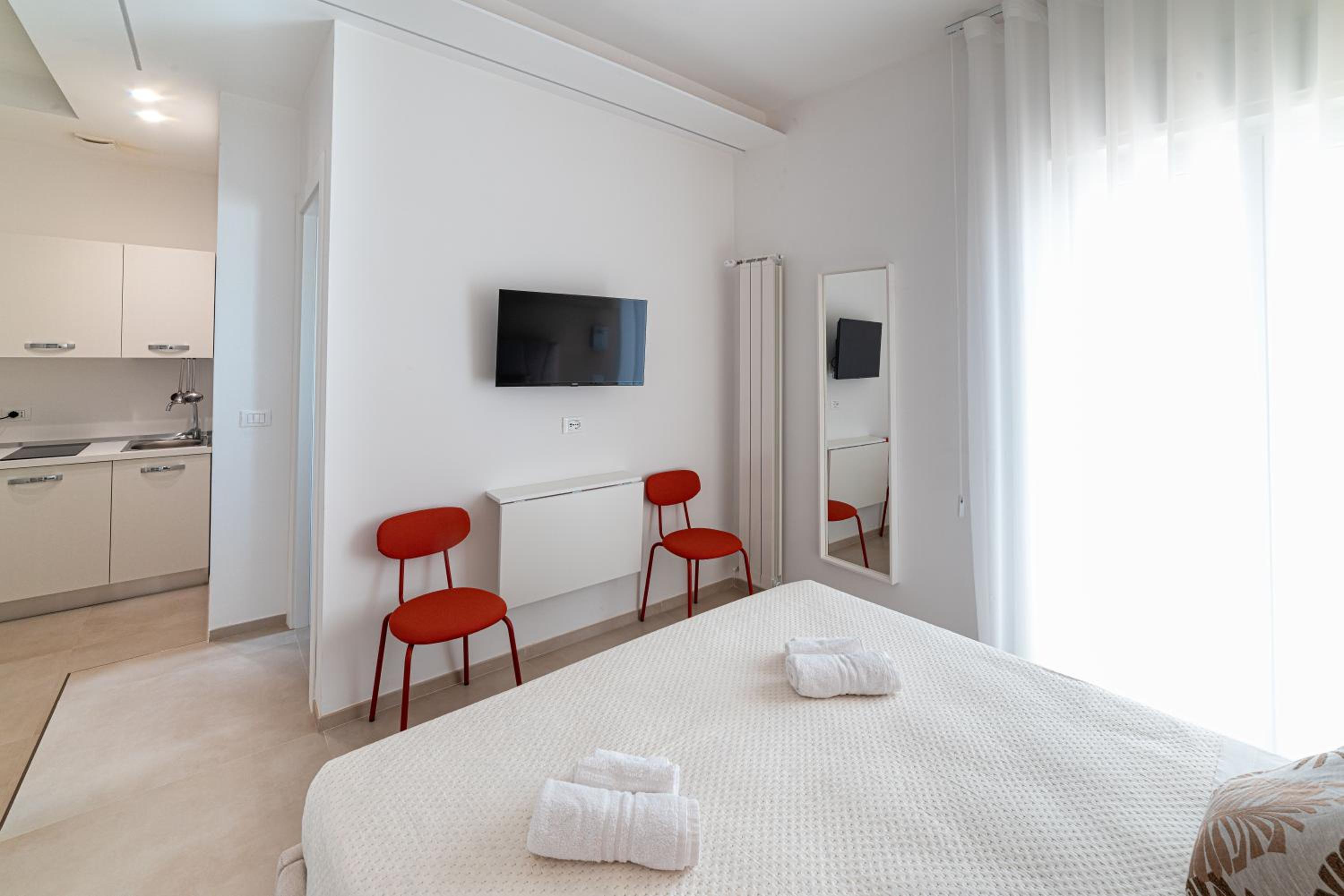 Deluxe Double Room with Balcony and Sea View