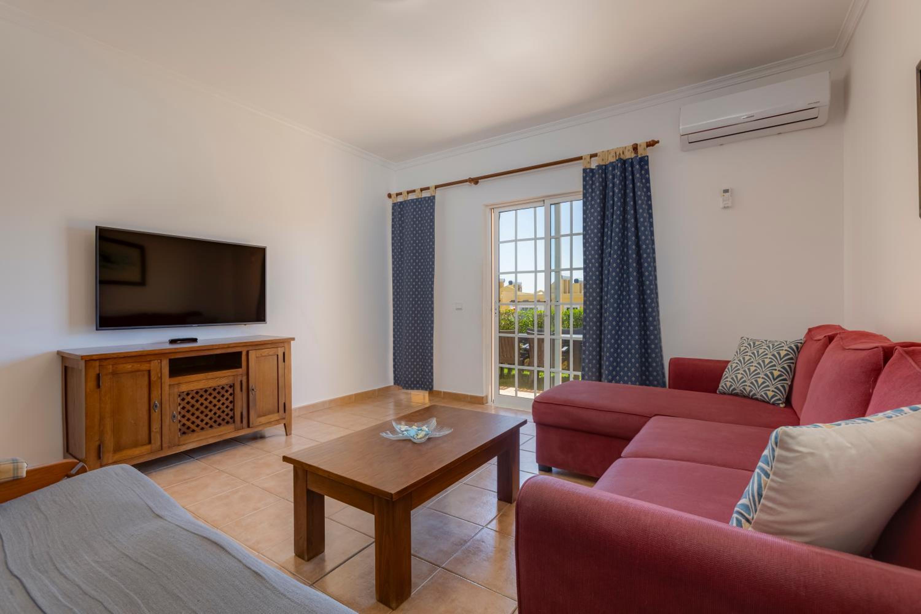 Three-Bedroom Villa (6 Adults + 2 Children up to 11 years old) photo 1