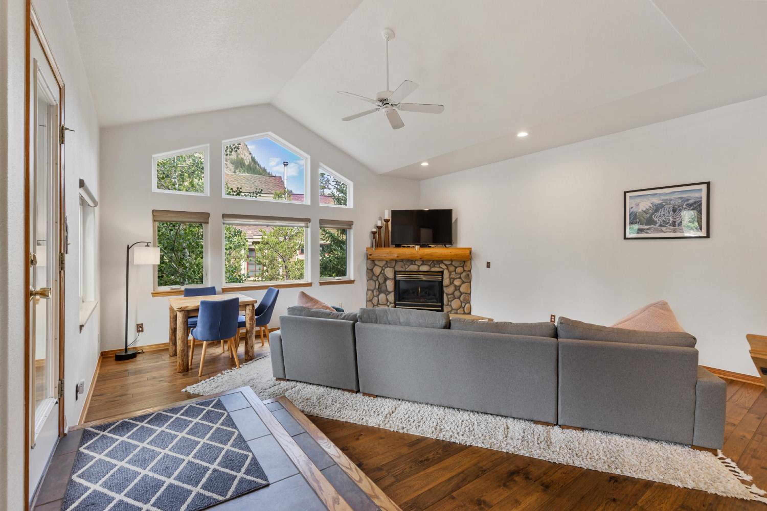 Three-Bedroom House photo 3