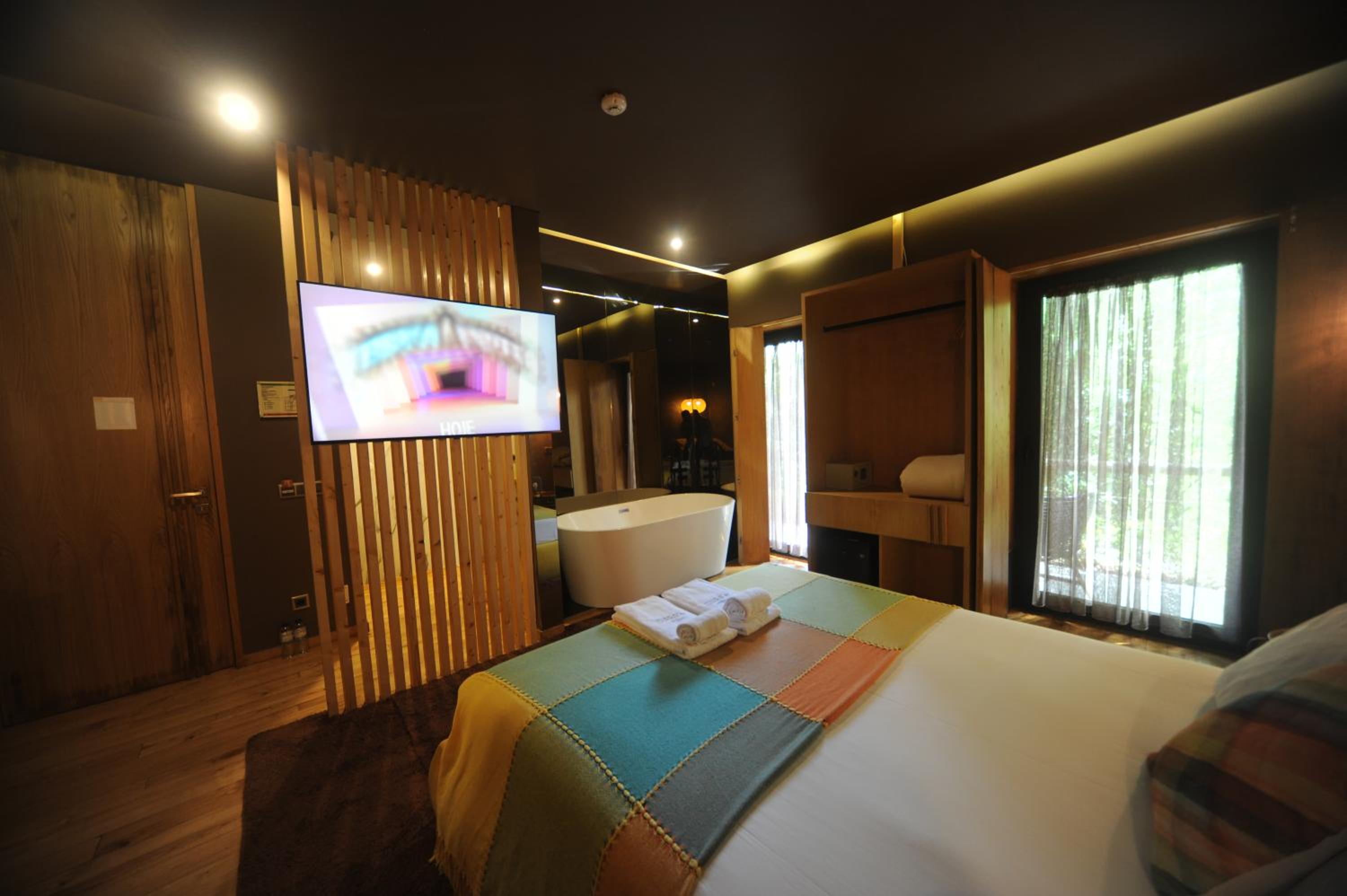 Suite with Mountain View photo 3