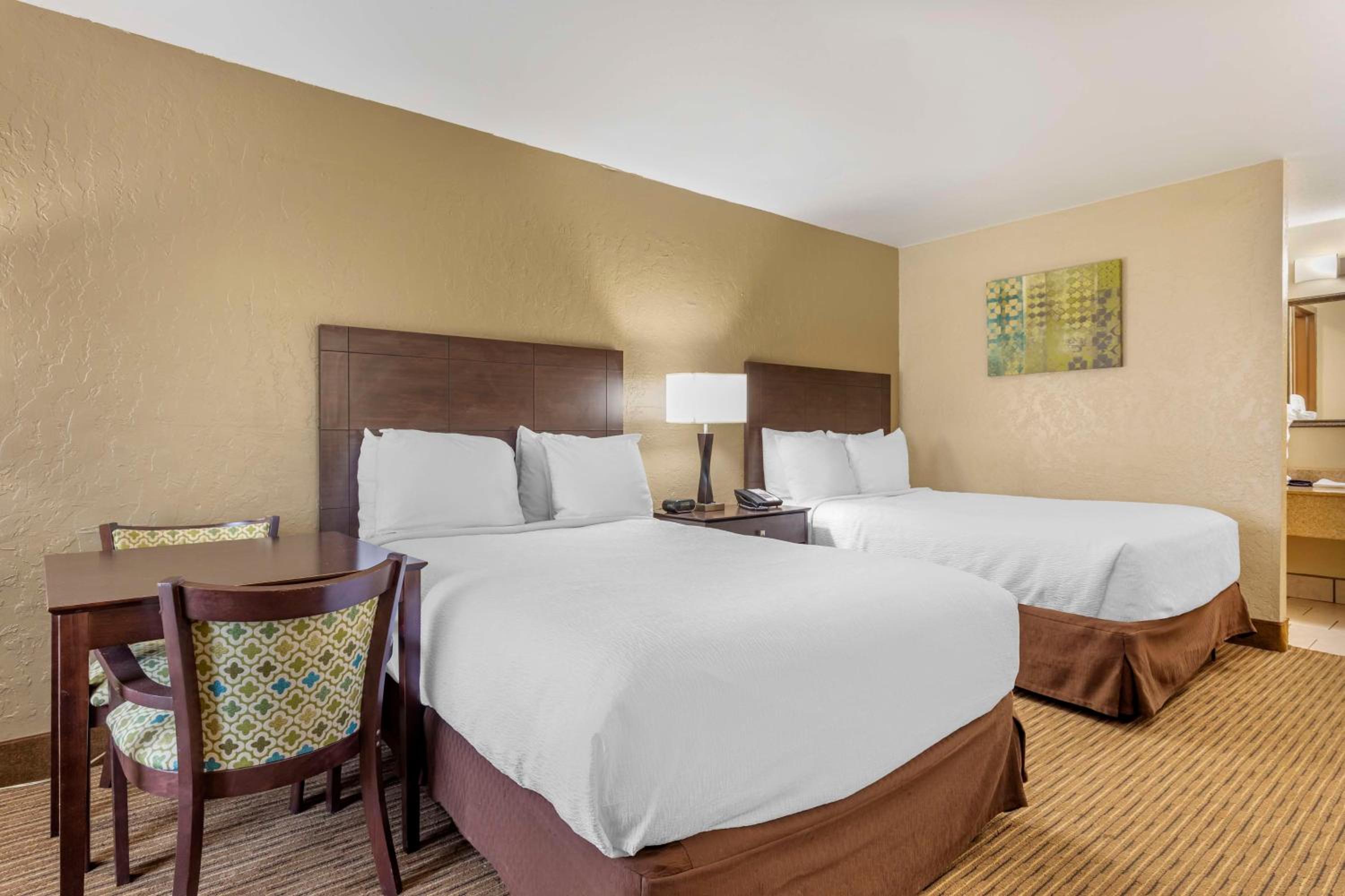 Double Room with Two Double Beds - Smoking Room photo 2
