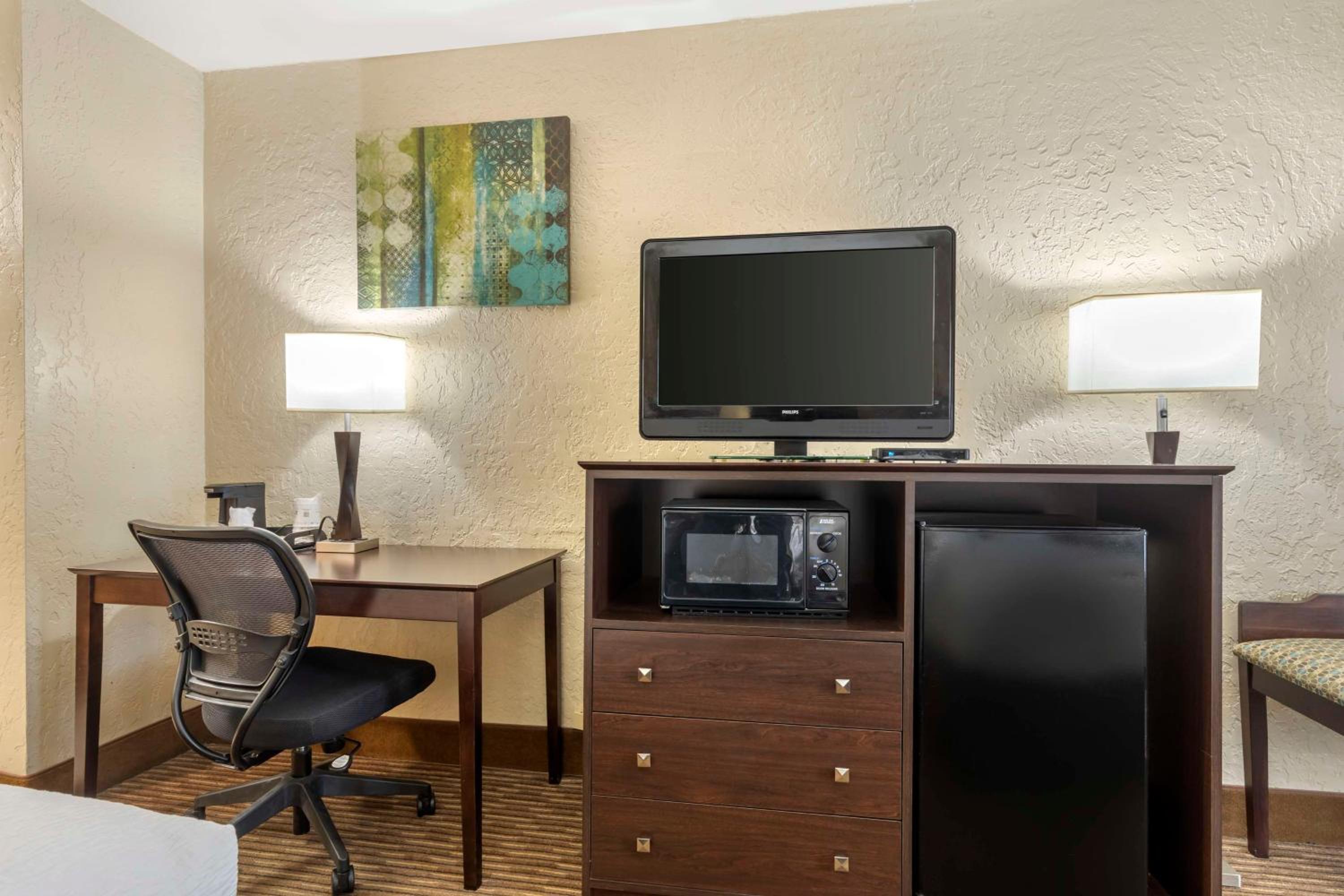 Double Room with Two Double Beds - Smoking Room photo 3