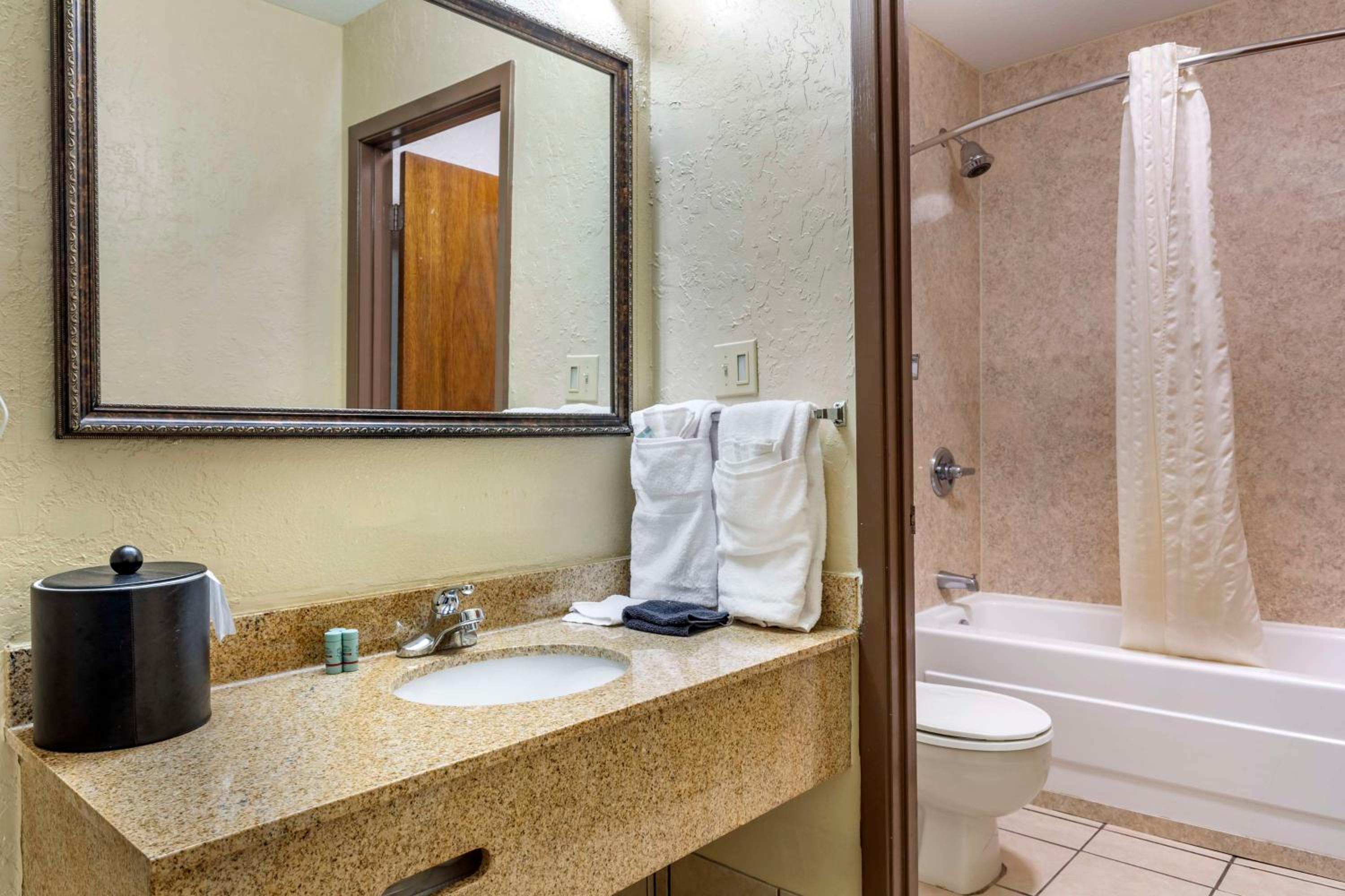 Double Room with Two Double Beds - Non-Smoking photo 2