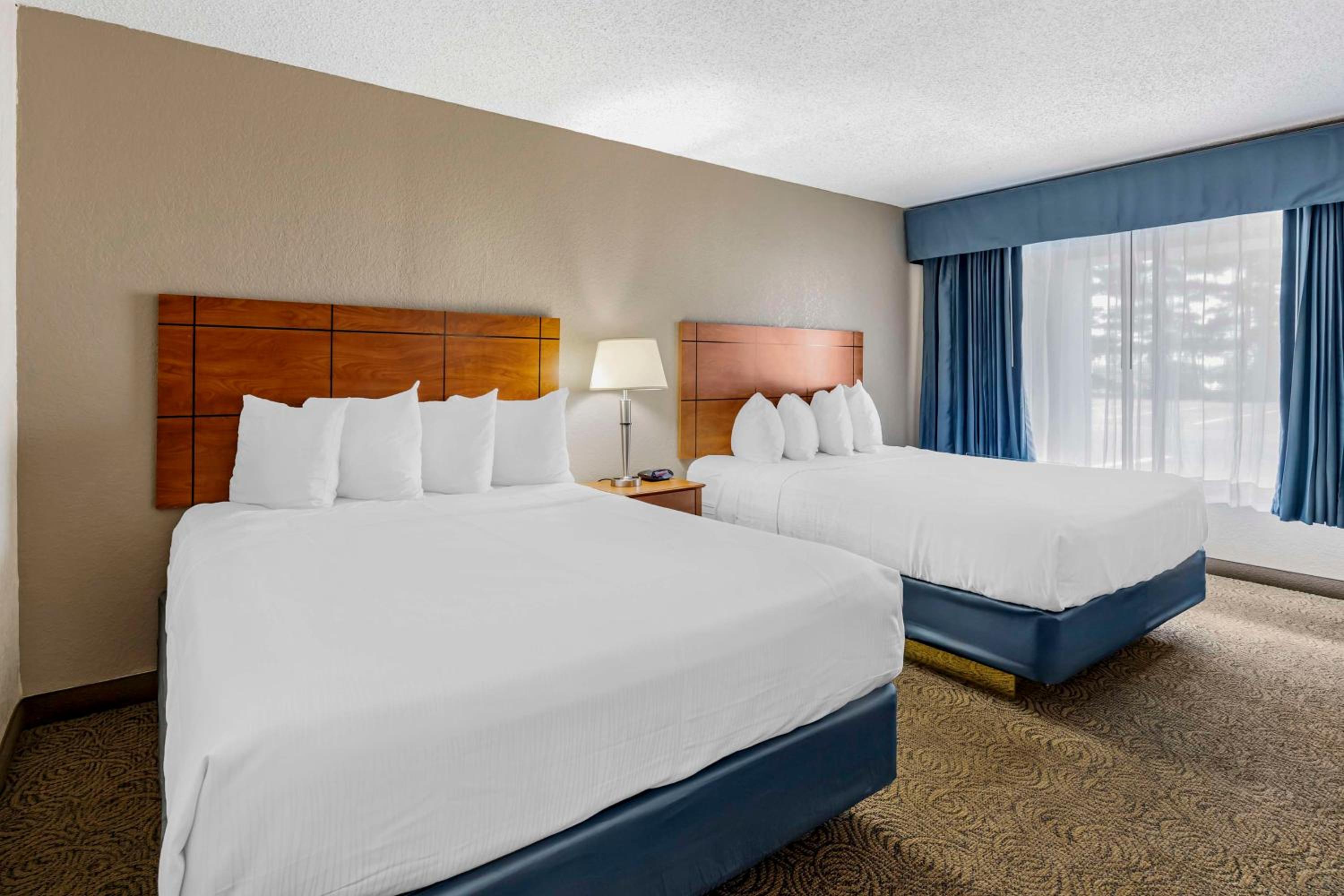 Queen Room with Two Queen Beds and Bath Tub - Disability Access/Non-Smoking  photo 1