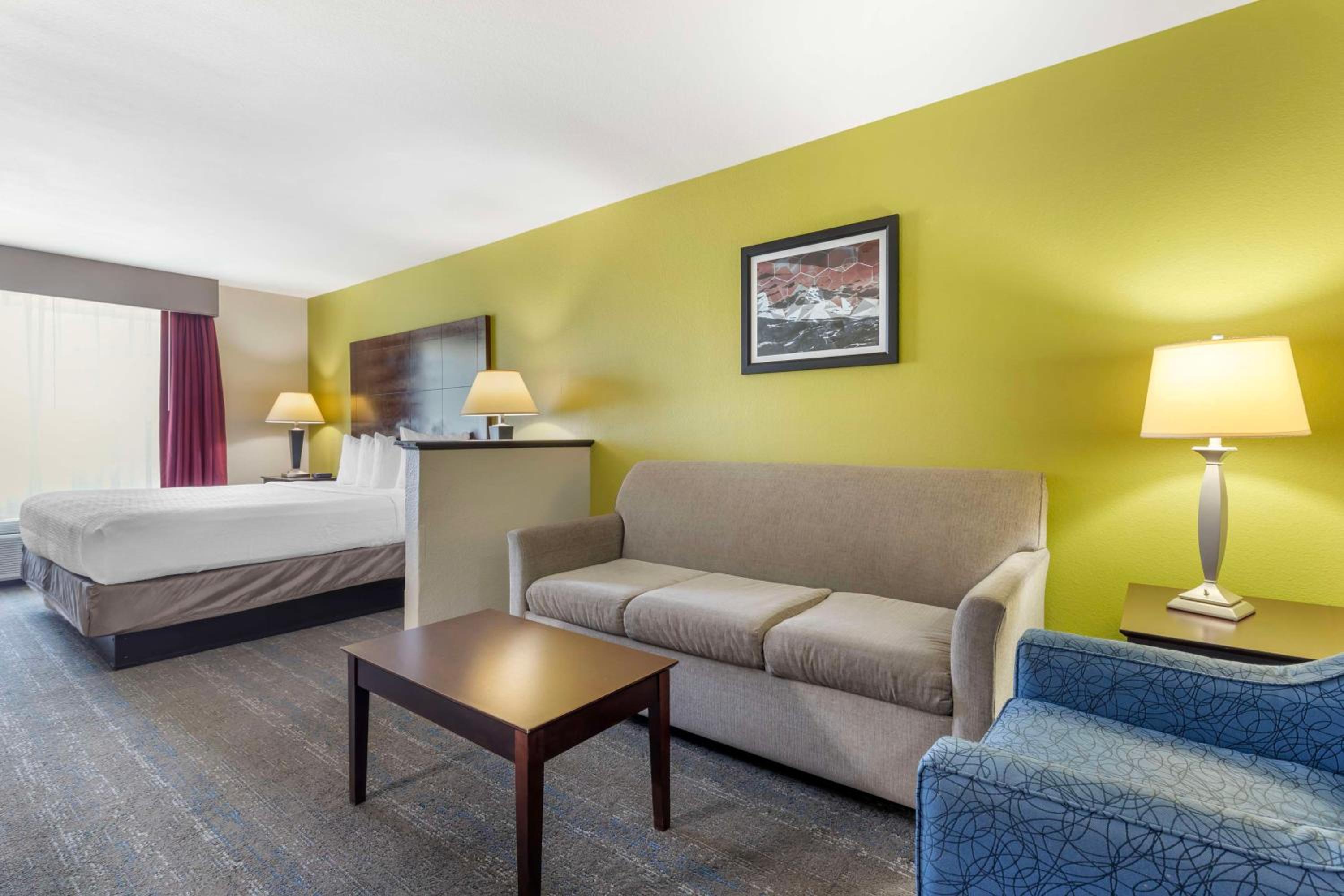 King Suite - Photo 1