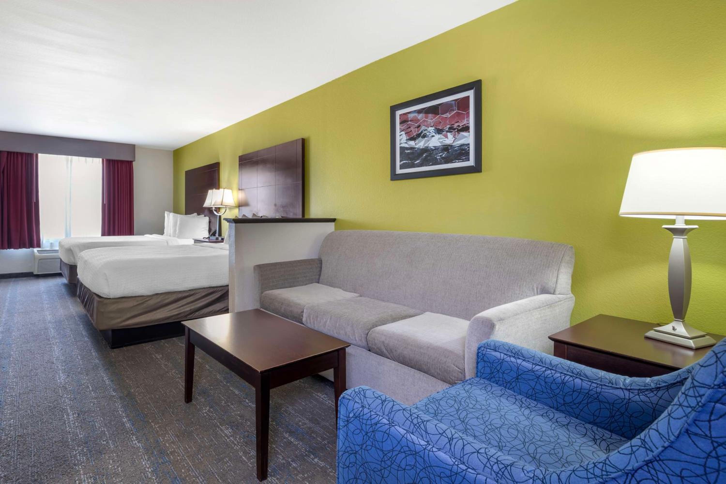 Queen Suite with Two Queen Beds - Non-Smoking - Photo 3