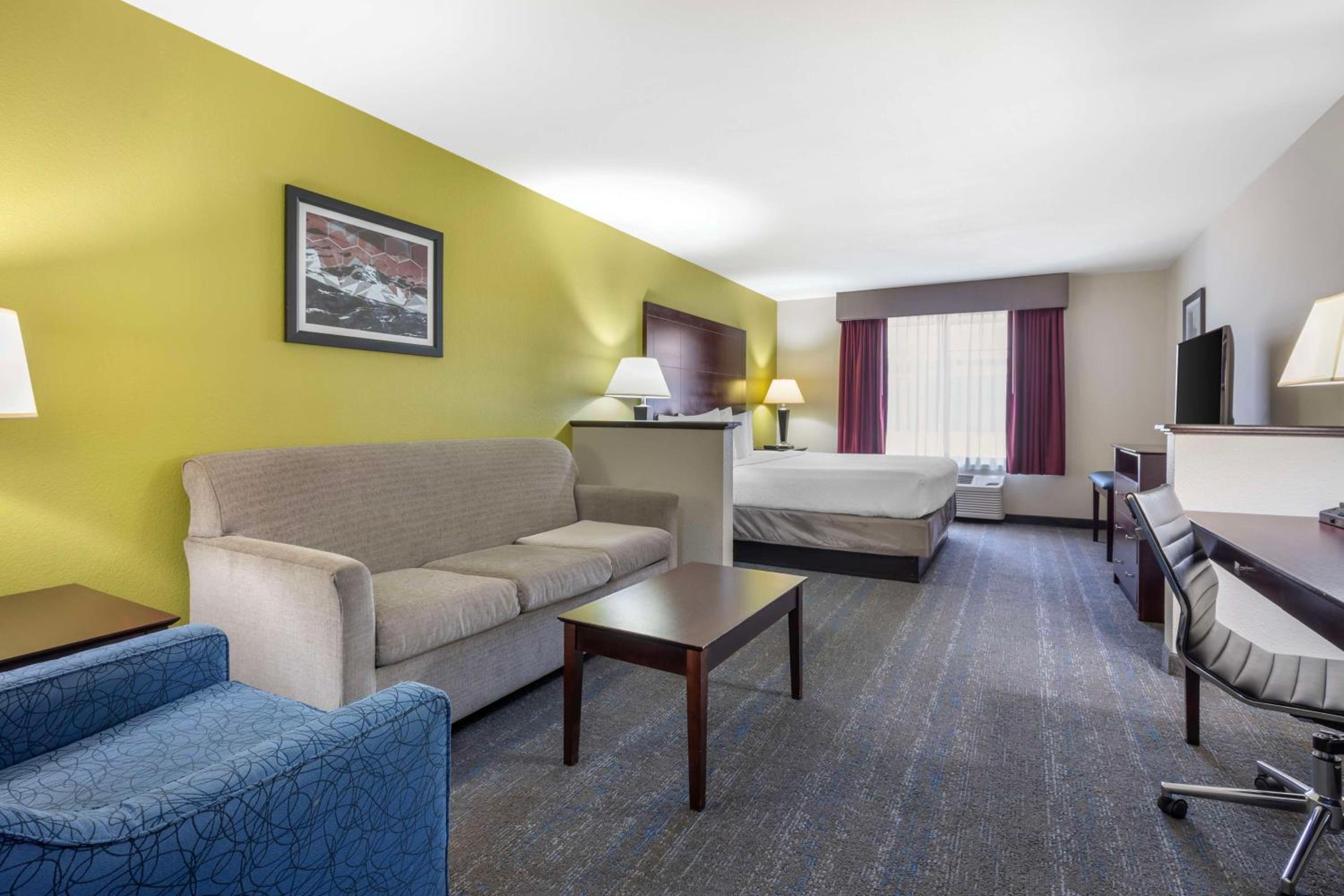 King Suite - Disability Access - Photo 1