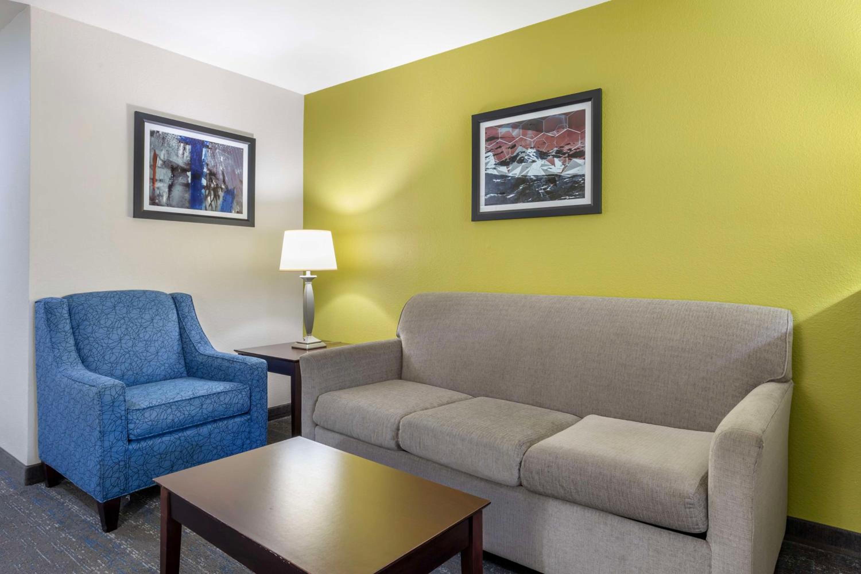 King Suite - Disability Access - Photo 4