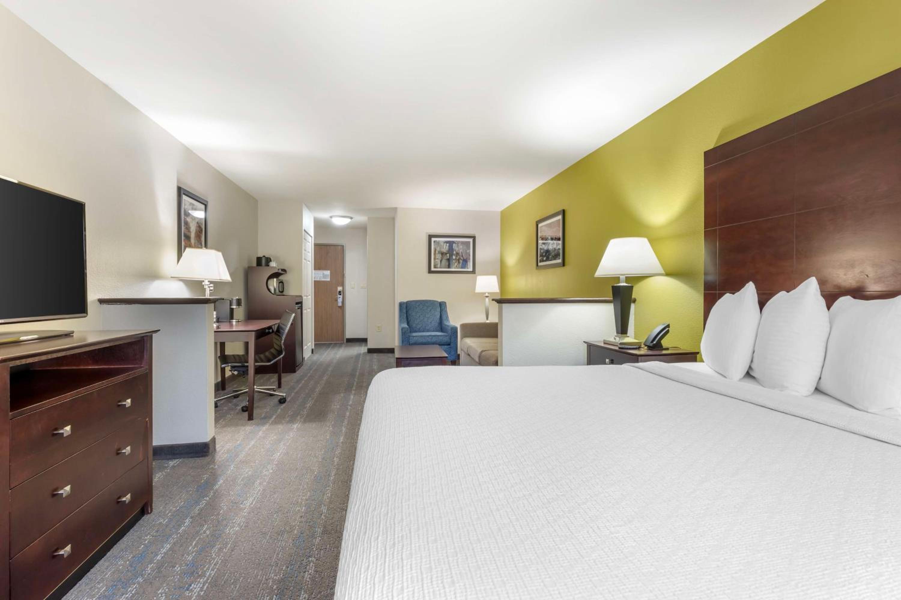 King Suite - Disability Access - Photo 2