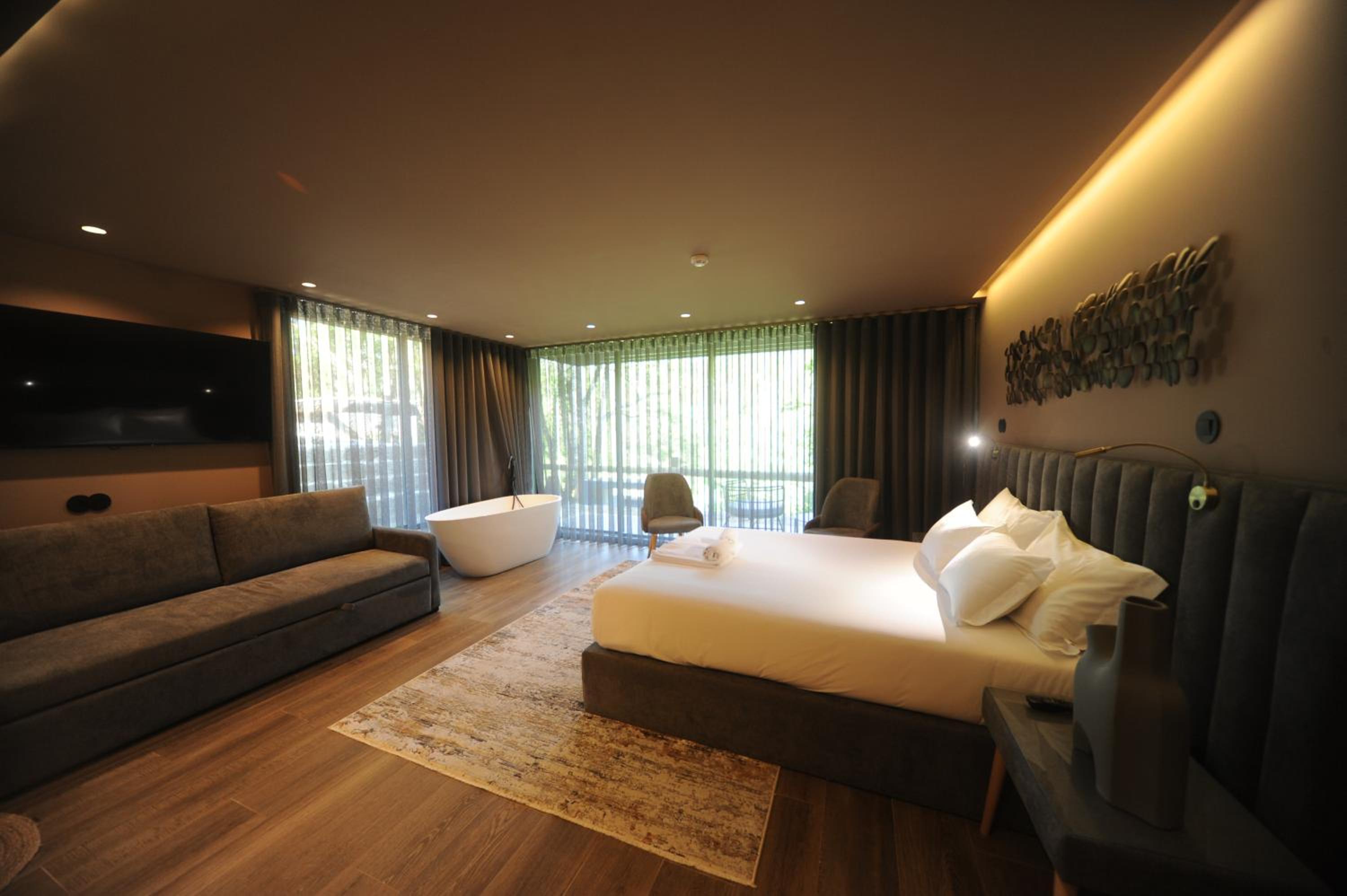 Suite with River View - Photo 6